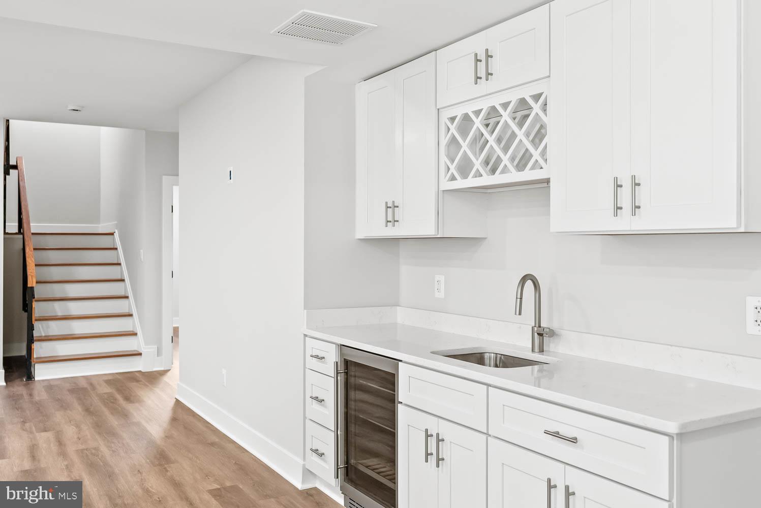 VIENNA WOODS - Residential