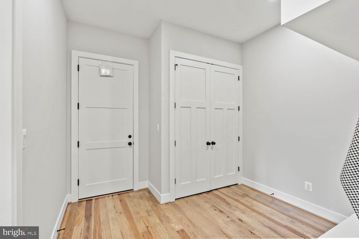 VIENNA WOODS - Residential