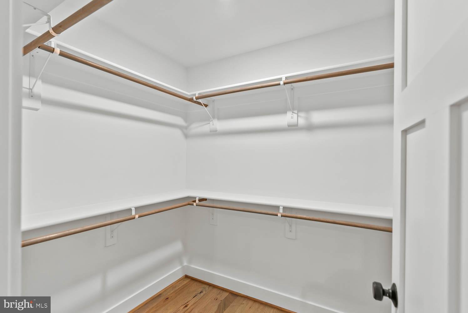 VIENNA WOODS - Residential