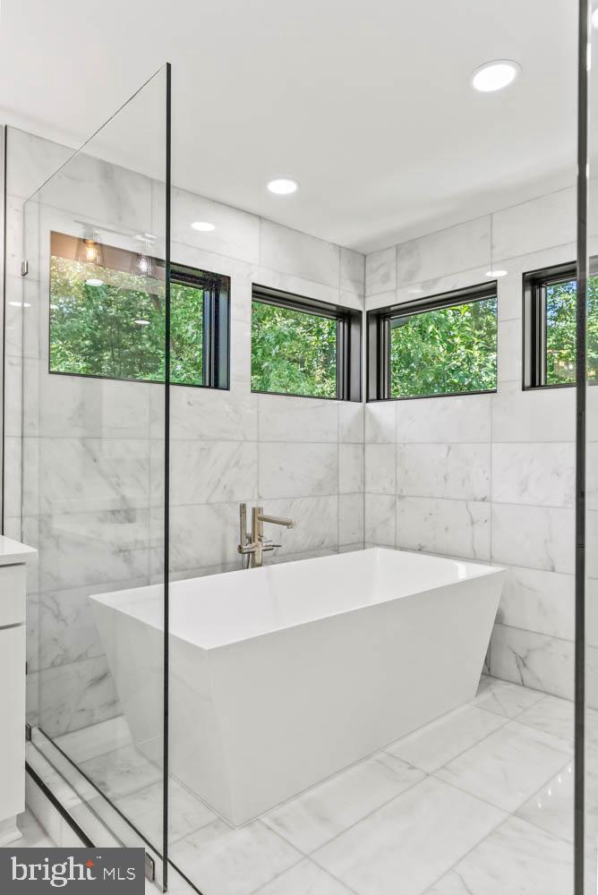 VIENNA WOODS - Residential