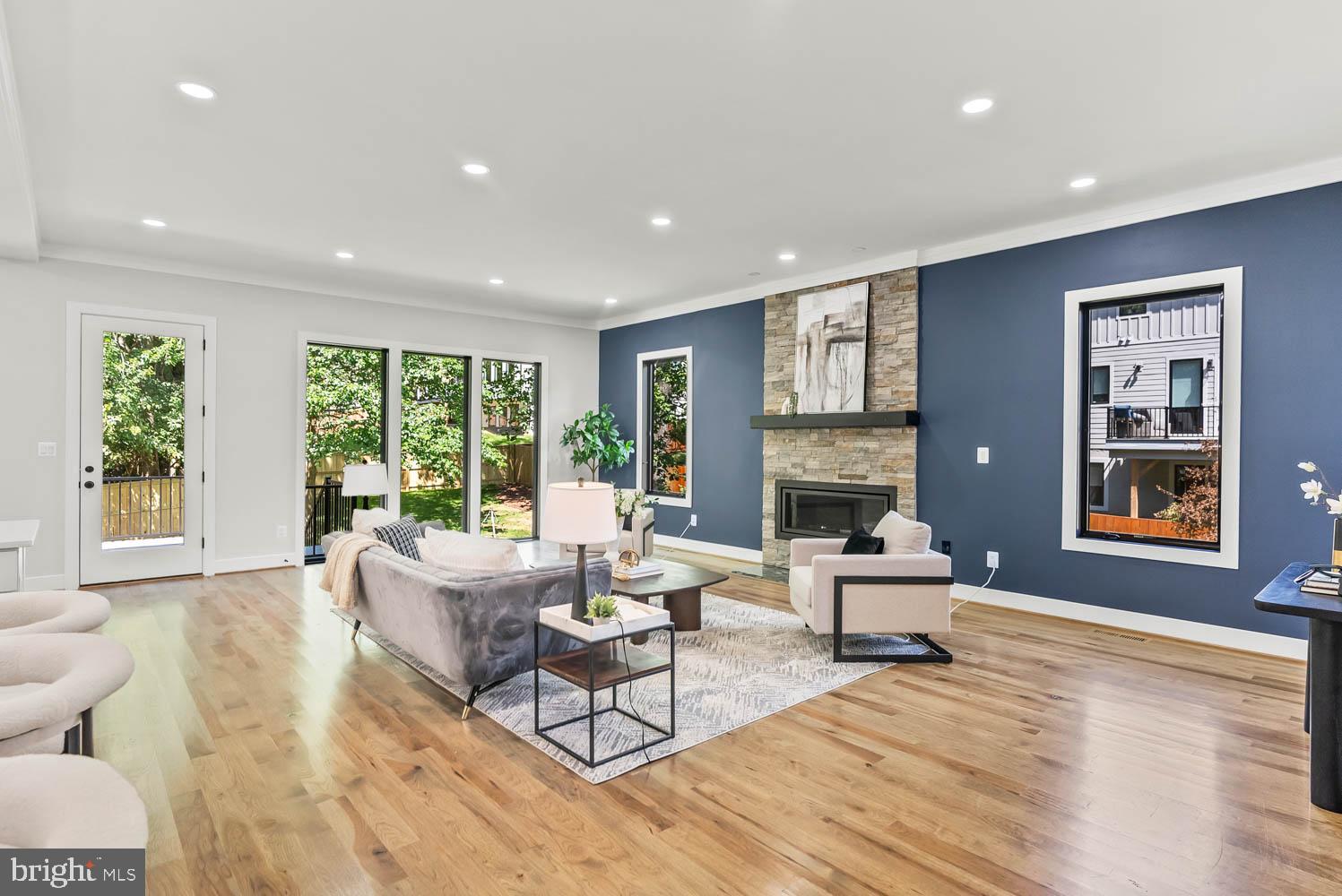 VIENNA WOODS - Residential