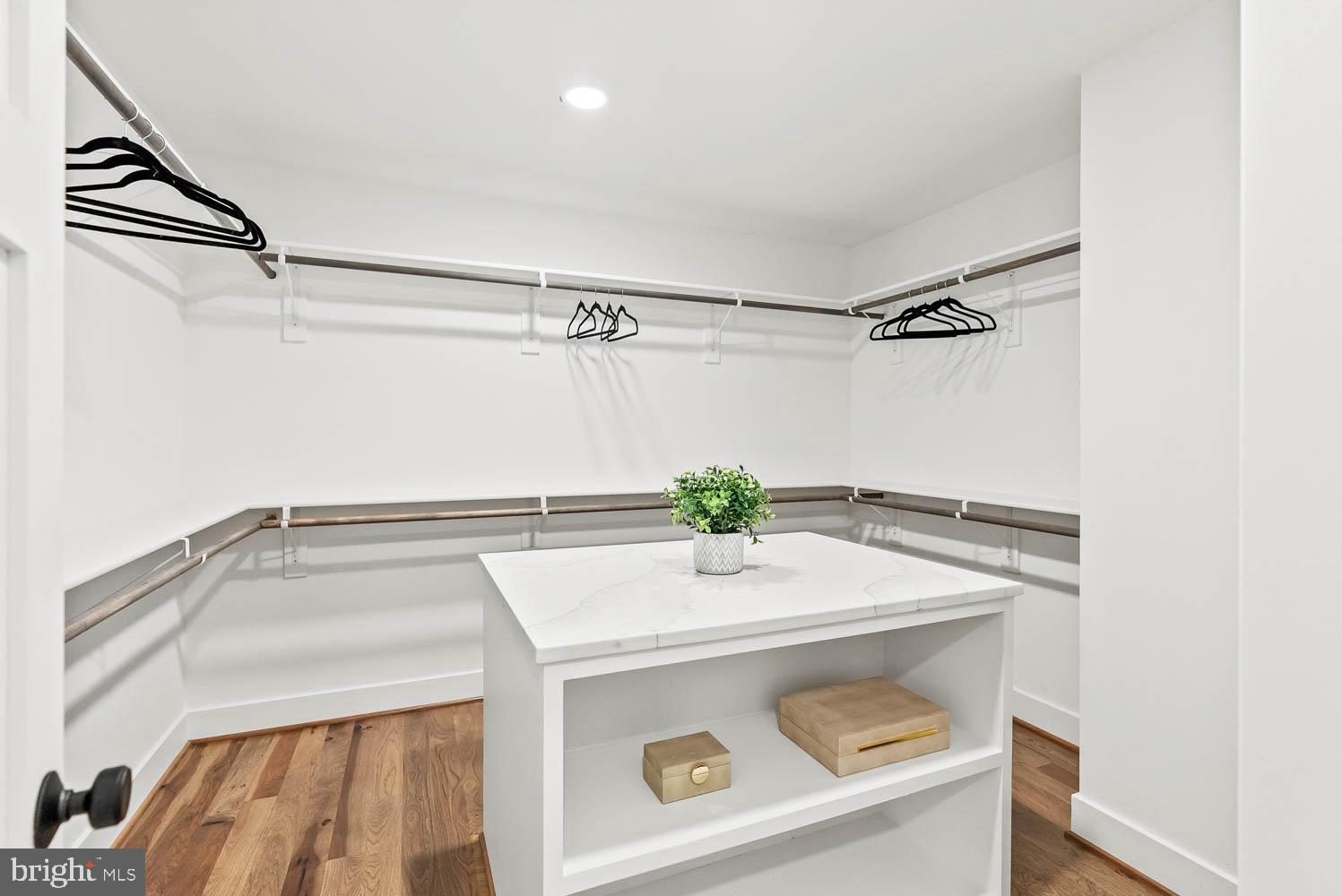 VIENNA WOODS - Residential