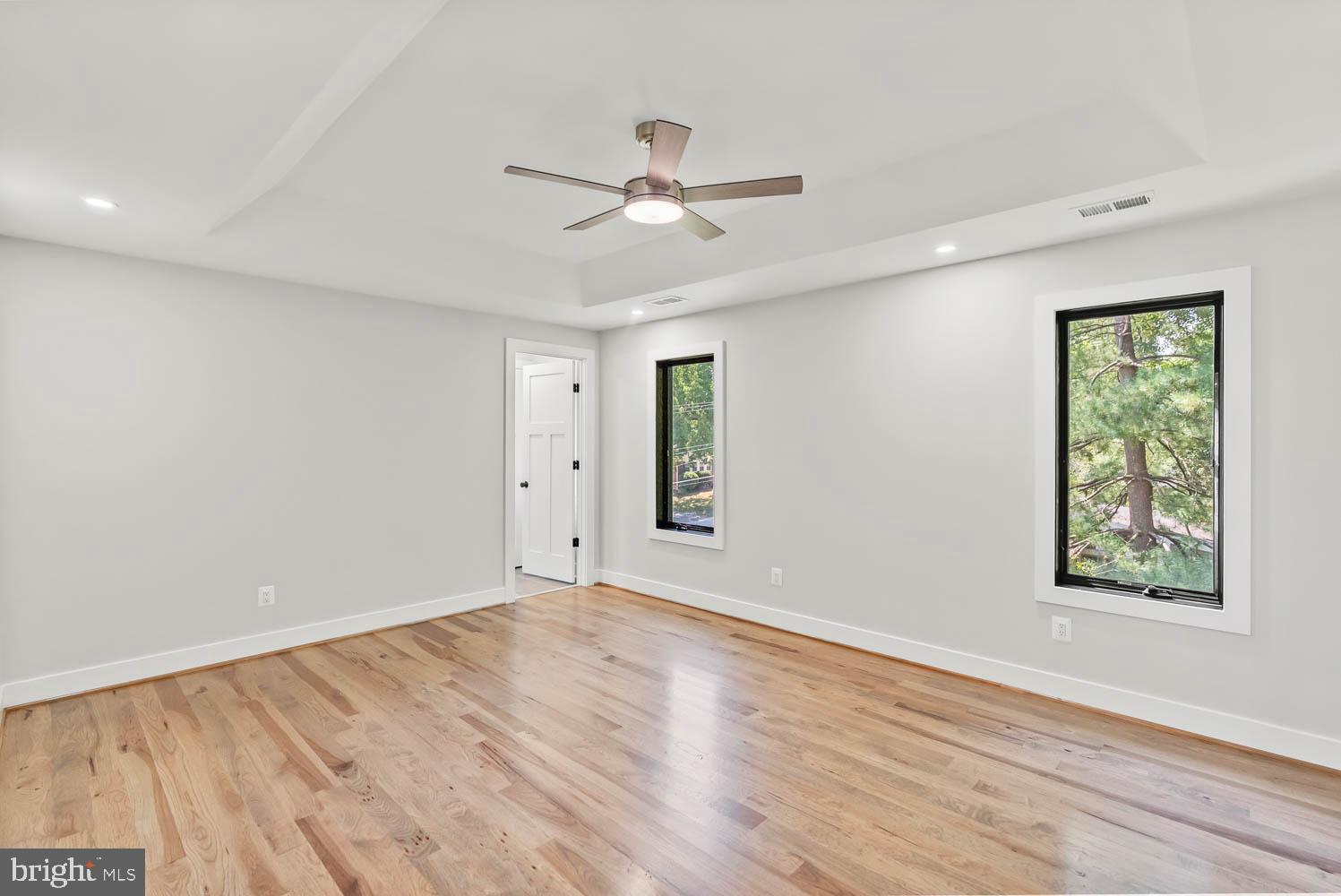 VIENNA WOODS - Residential