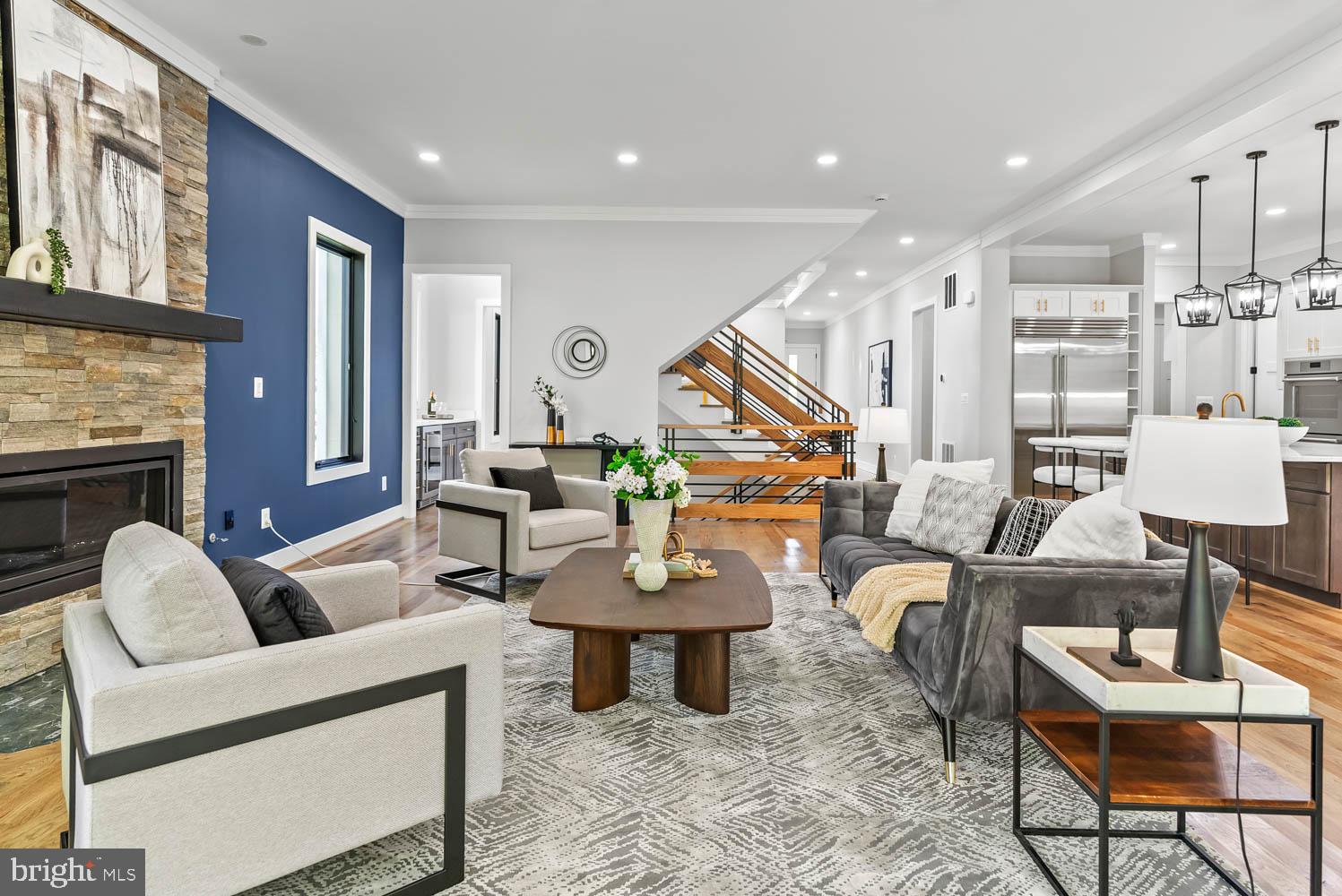 VIENNA WOODS - Residential