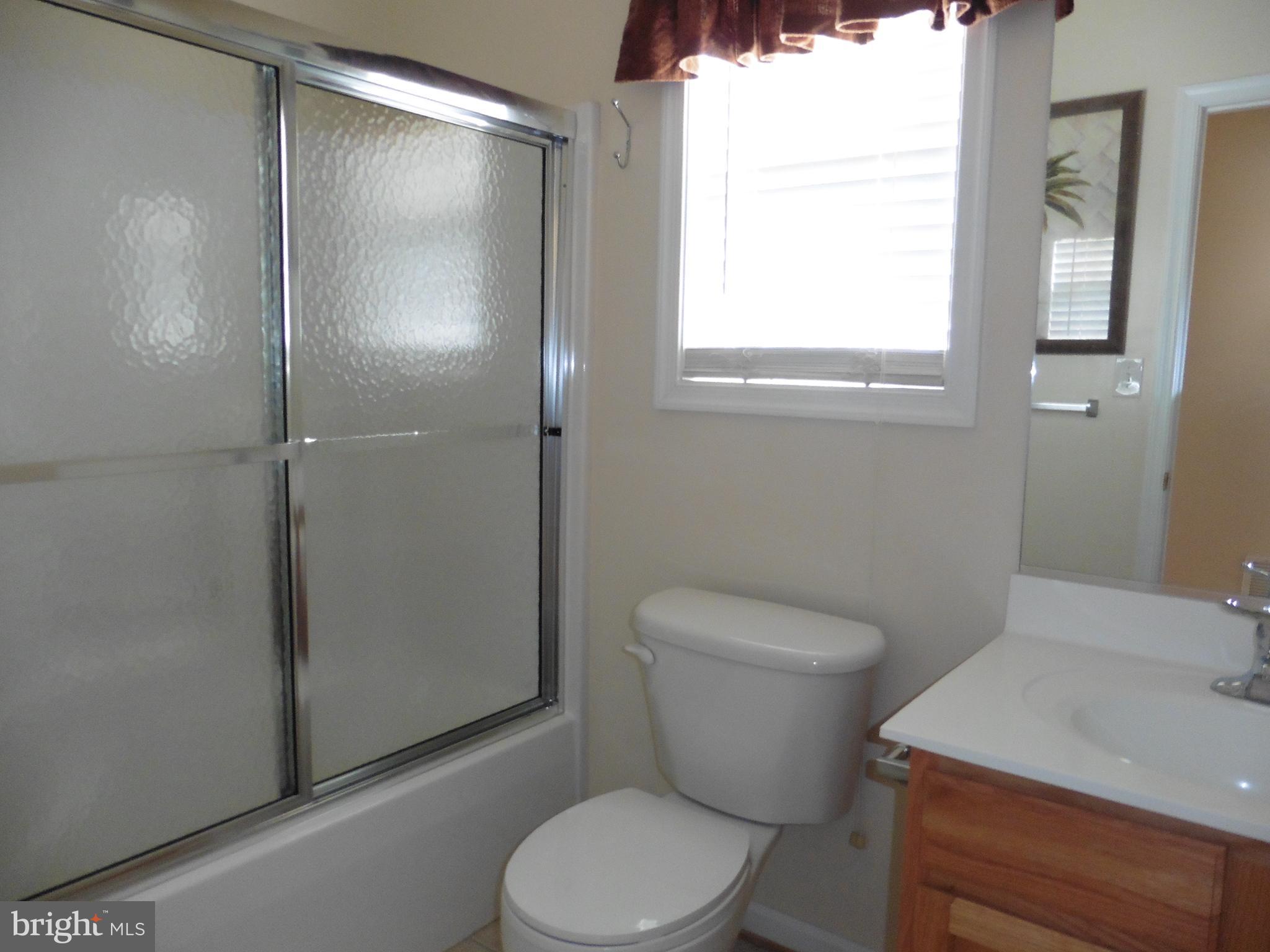 APPLE KNOLLS ESTATES - Residential Lease