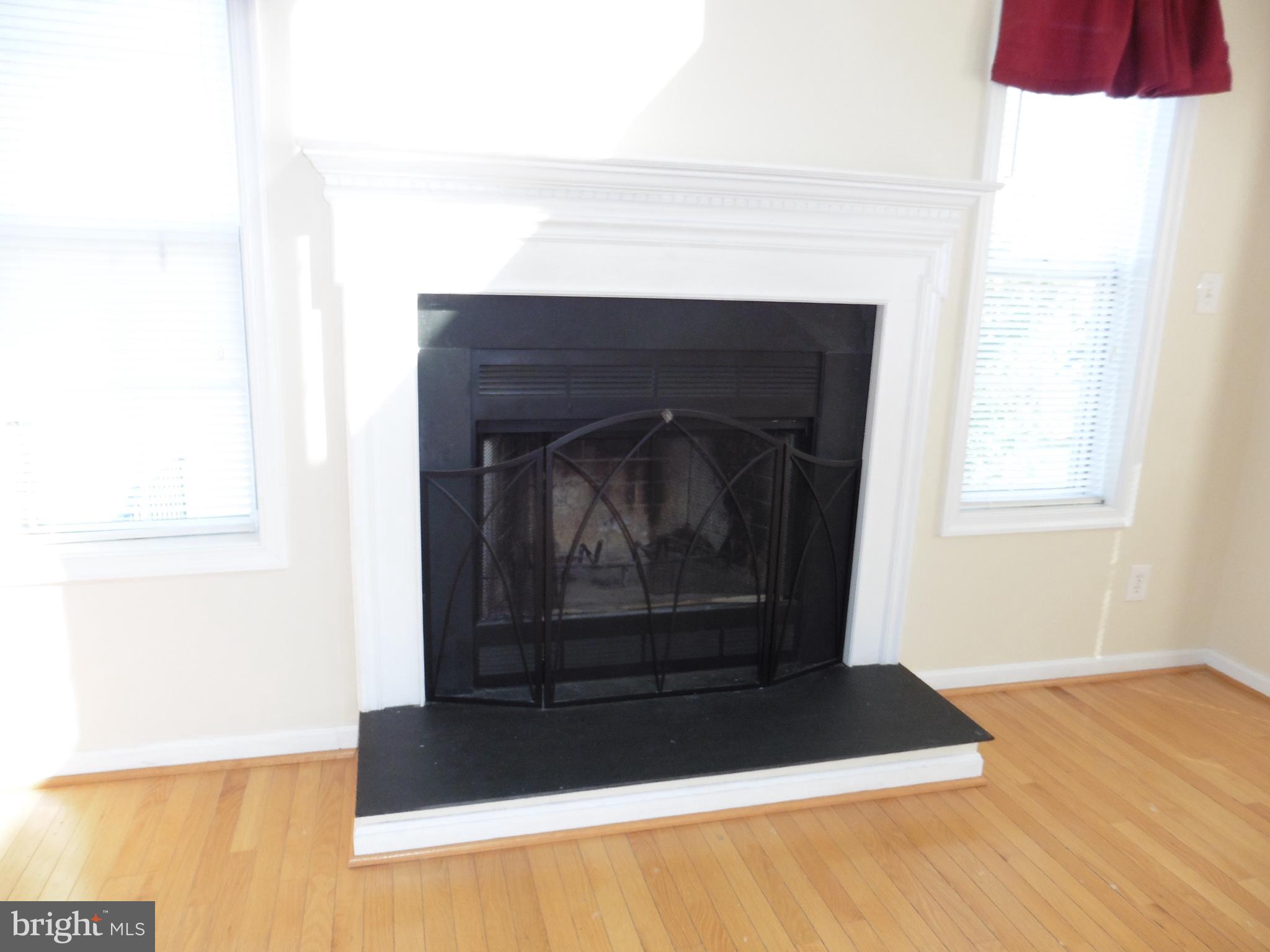 APPLE KNOLLS ESTATES - Residential Lease