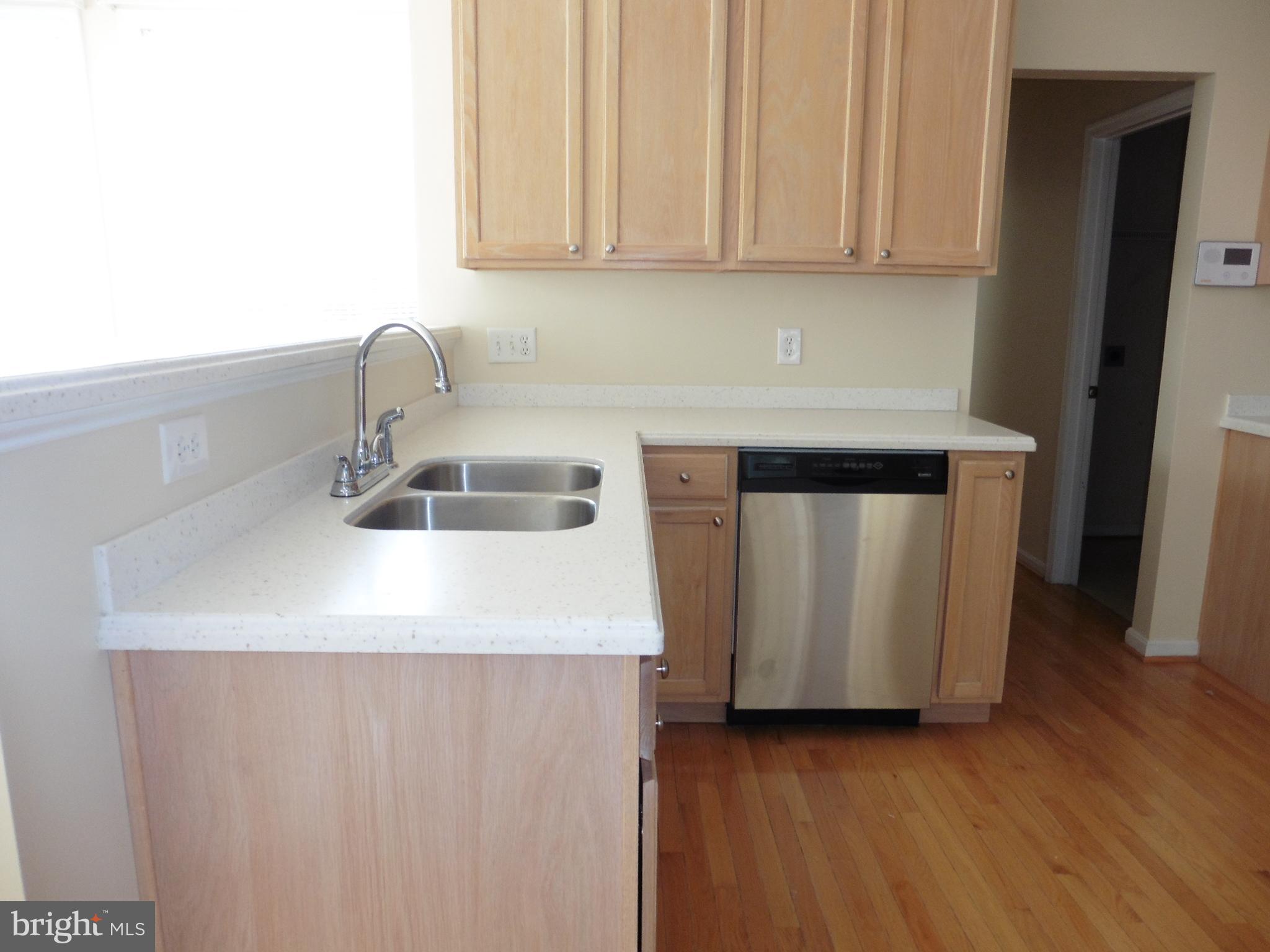 APPLE KNOLLS ESTATES - Residential Lease