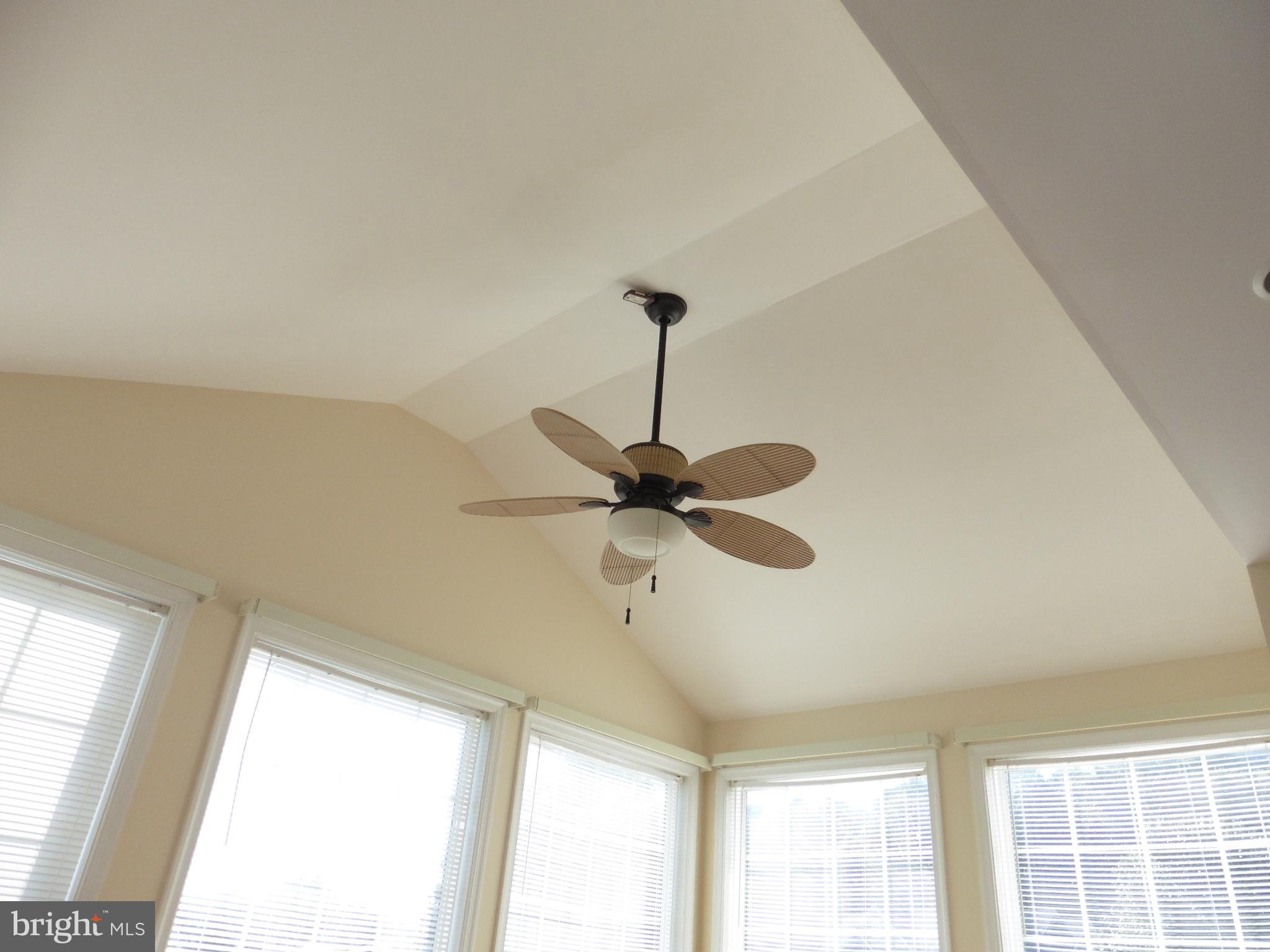 APPLE KNOLLS ESTATES - Residential Lease