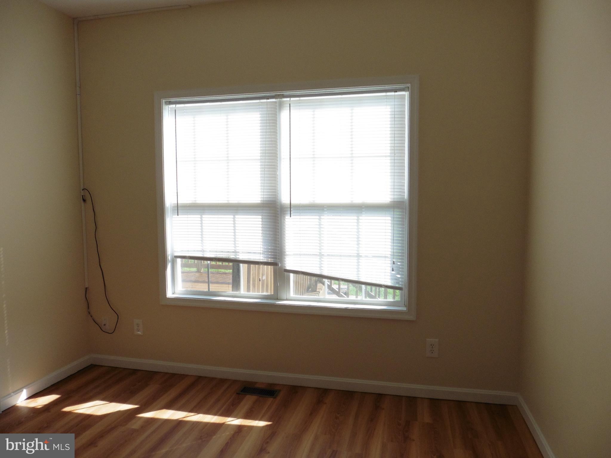 APPLE KNOLLS ESTATES - Residential Lease