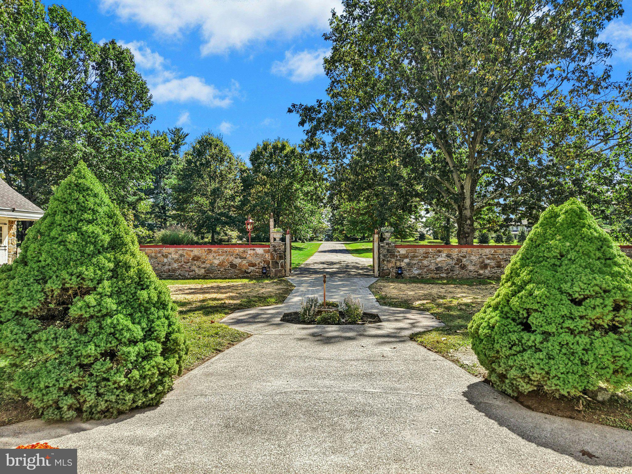 1807 APPLE TREE LANE