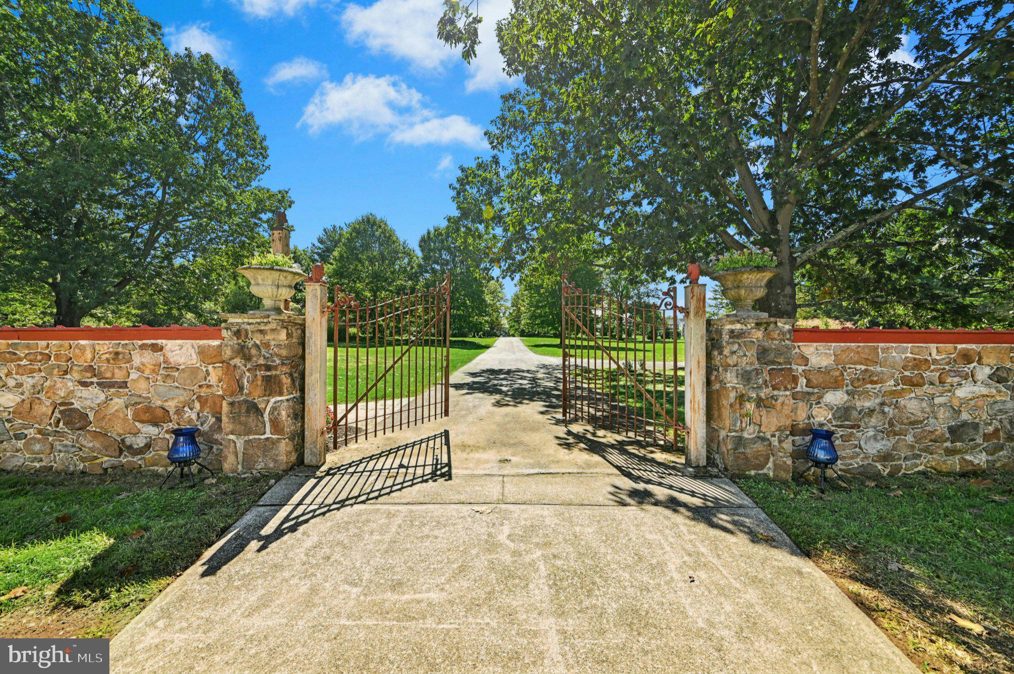 1807 APPLE TREE LANE