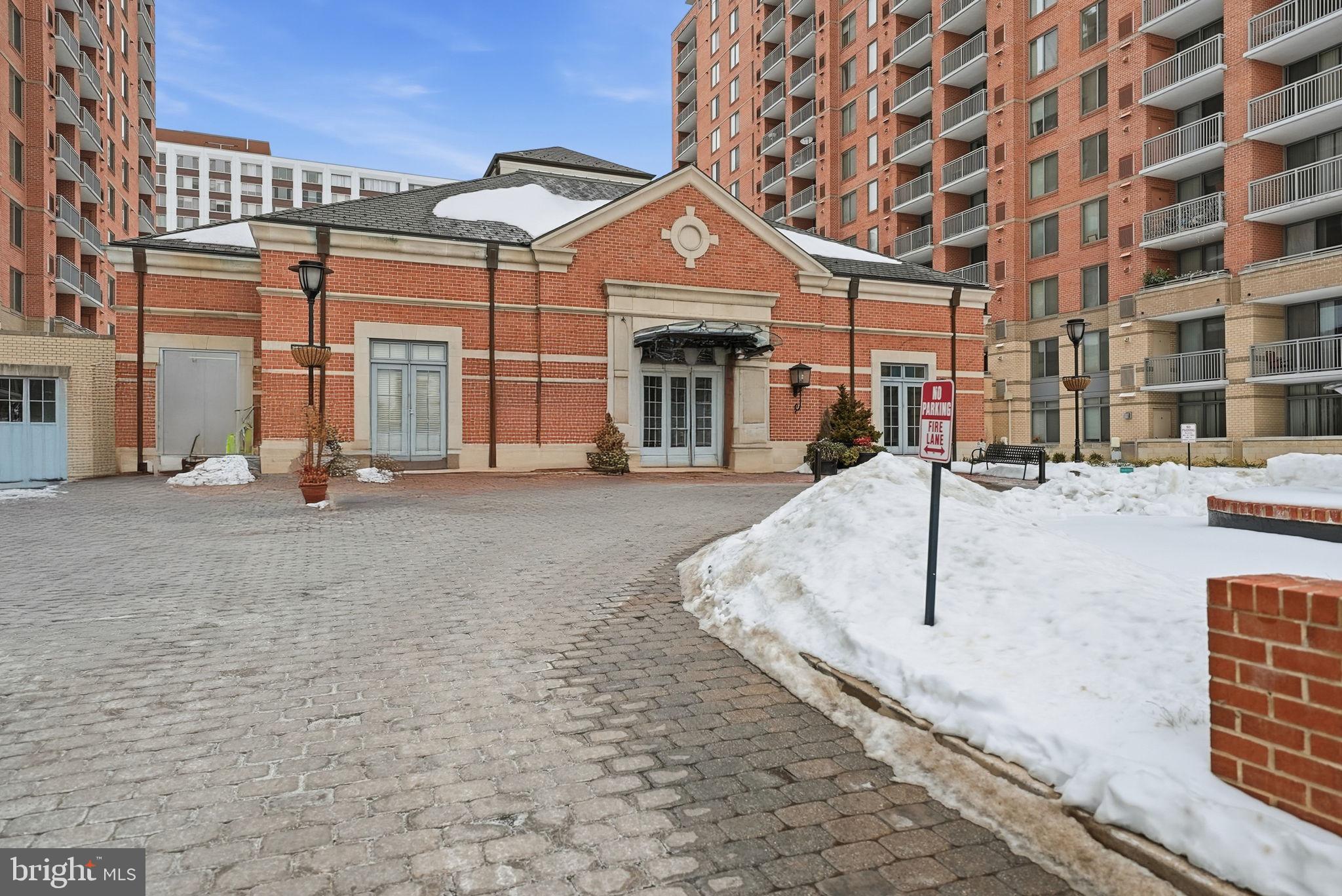 GALLERY AT WHITE FLINT - Residential