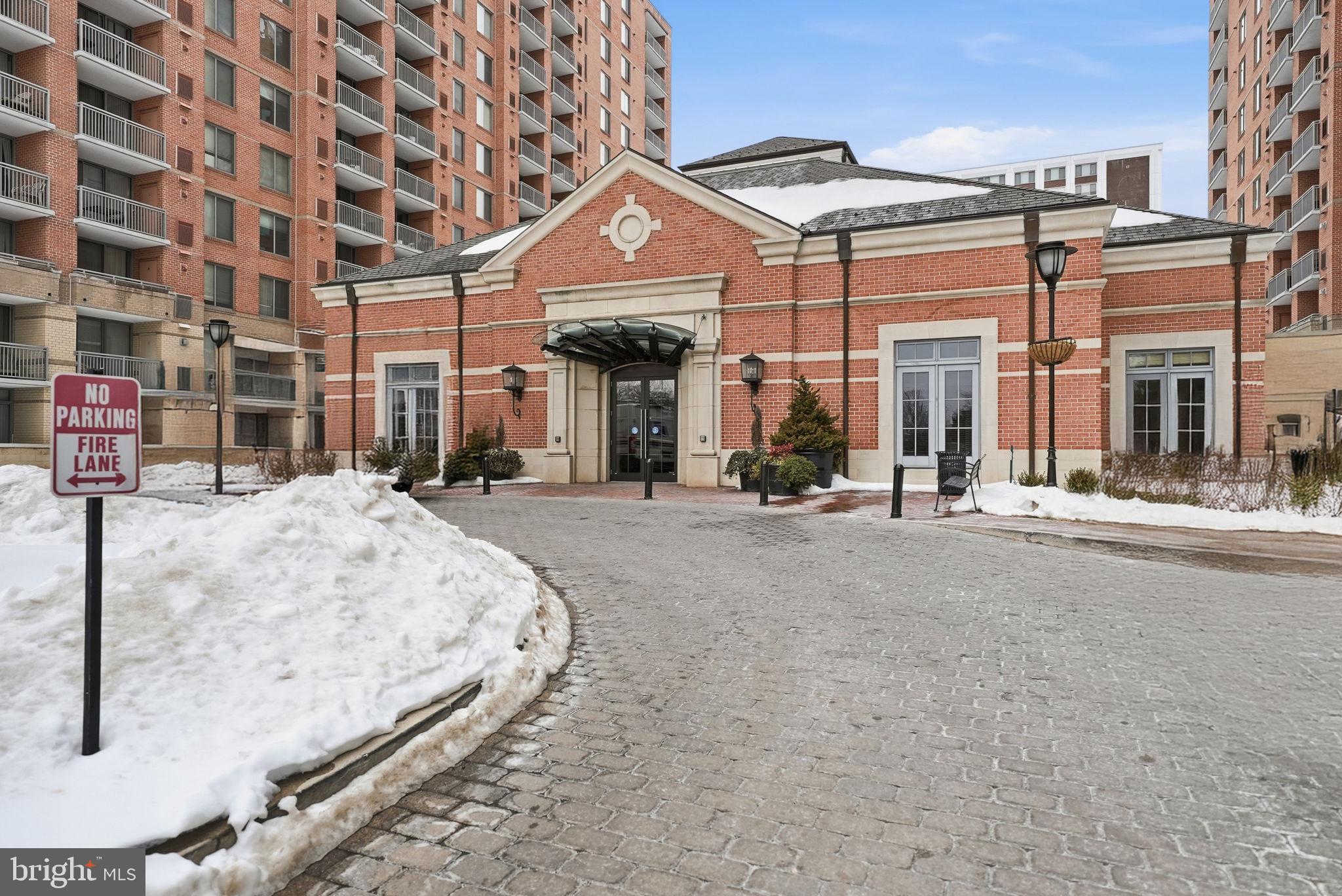 GALLERY AT WHITE FLINT - Residential