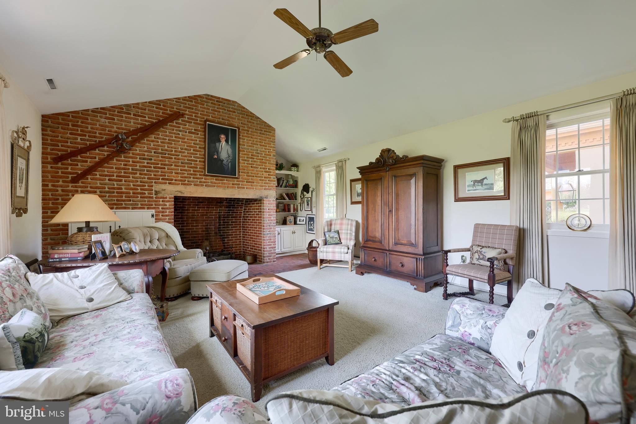 STONEHENGE - Residential