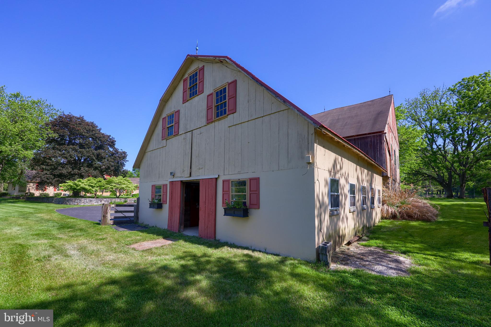 STONEHENGE - Residential
