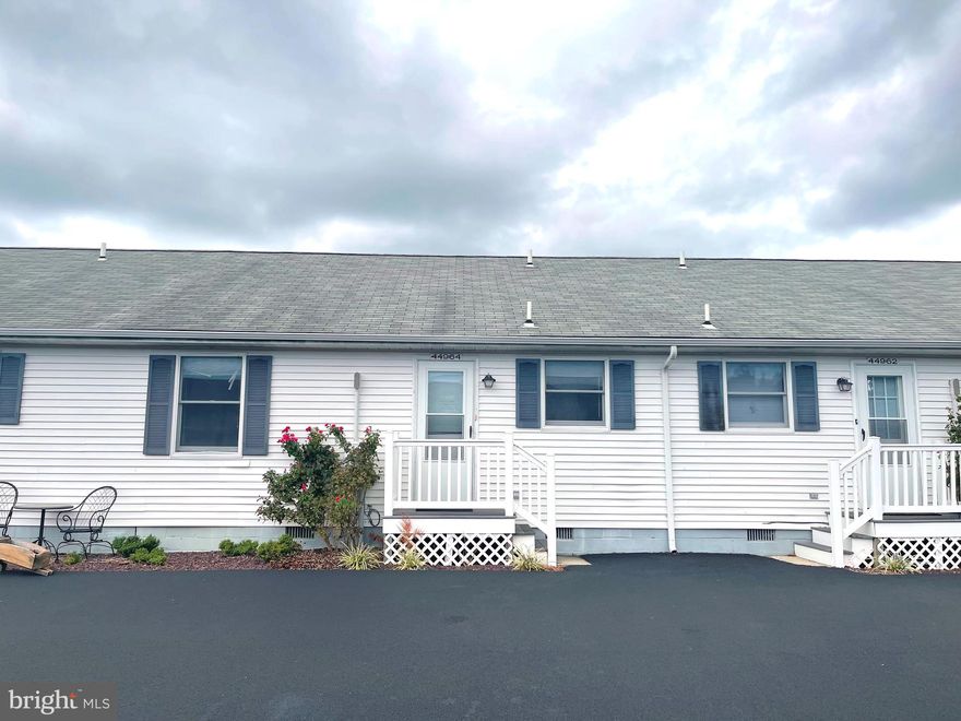 Single level living in this 2BR 1FB townhome located on Serenity Farm.   Kitchen with table space, living room, two bedrooms, full bath and laundry area.  Tenant pays electric.  Water, sewer, lawn maintenance and use of onsite trash dumpster are included in rent.  No pets.   Just a short 10 minute drive to enjoy the many amenities offered by the Leonardtown and Lexington Park areas, including PAX NAS.