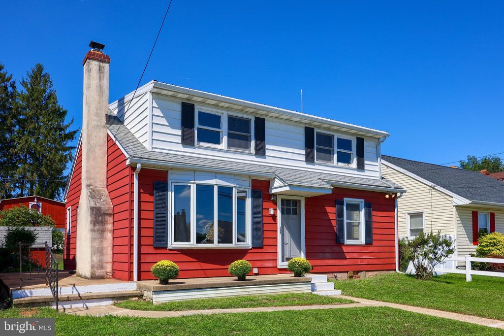 Photo of 213 WECAF RD, NEW HOLLAND, PA 17557 (MLS # PALA2040528)