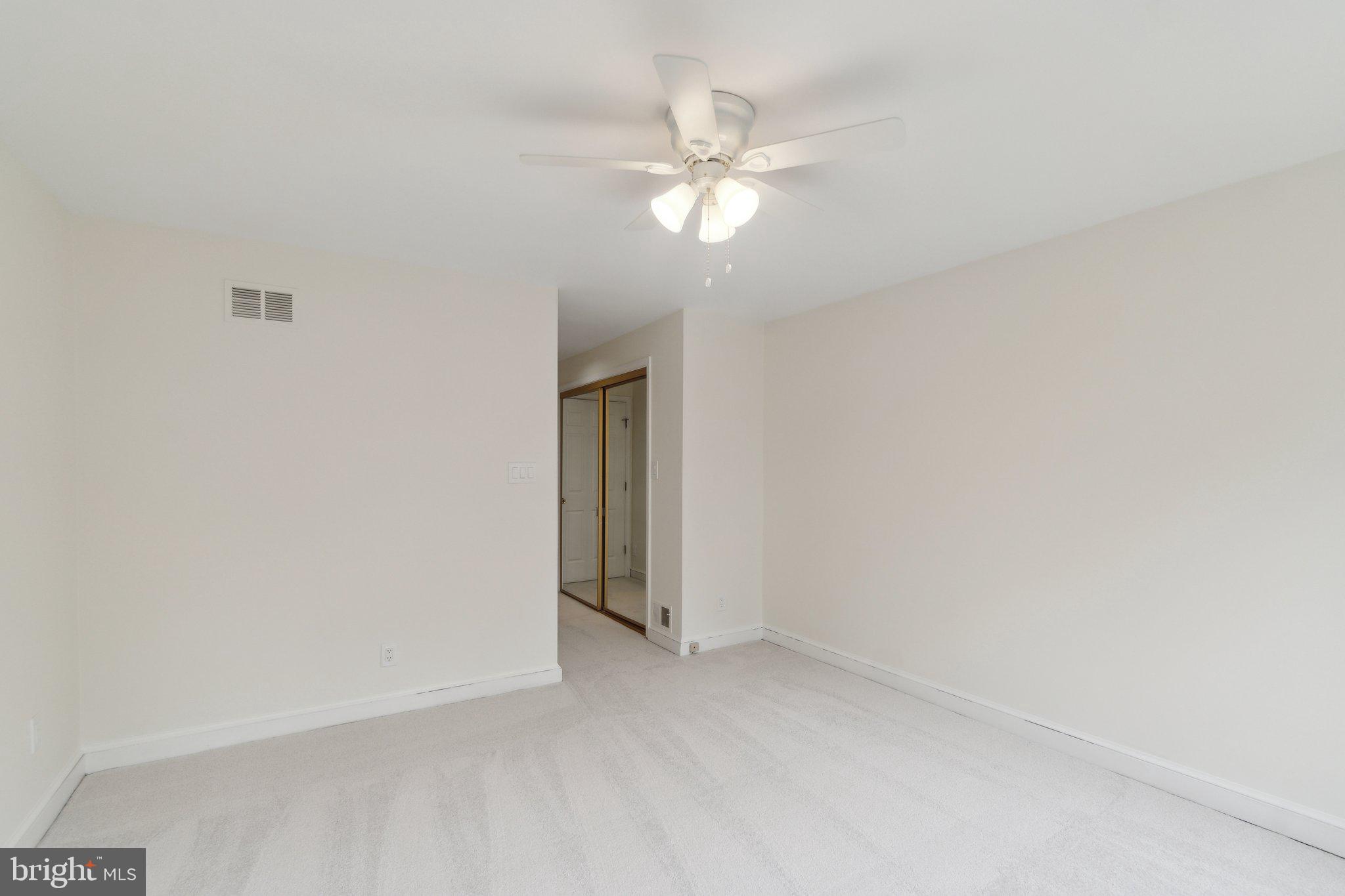 COUNTRY CLUB MANOR - Residential