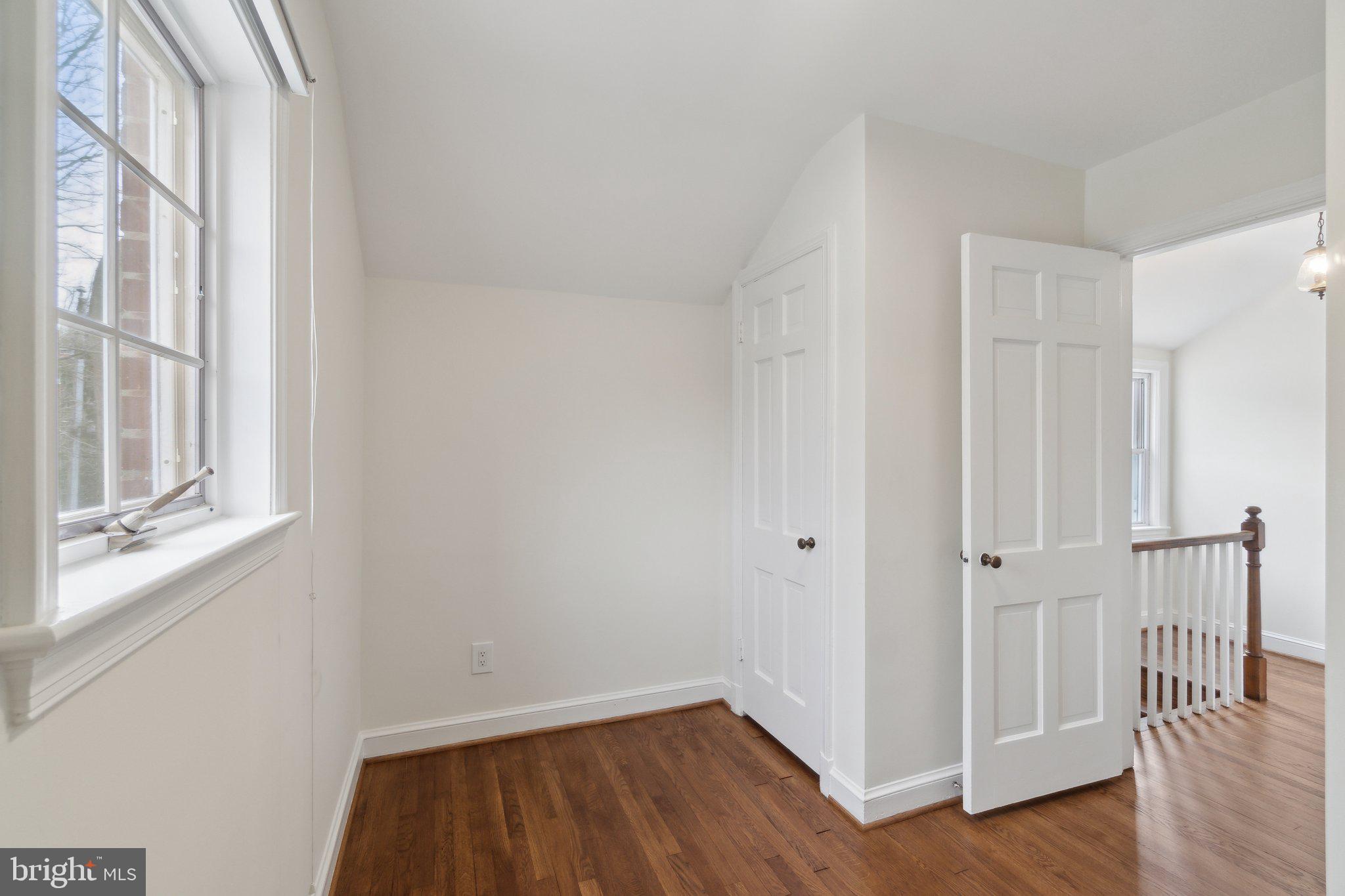 COUNTRY CLUB MANOR - Residential