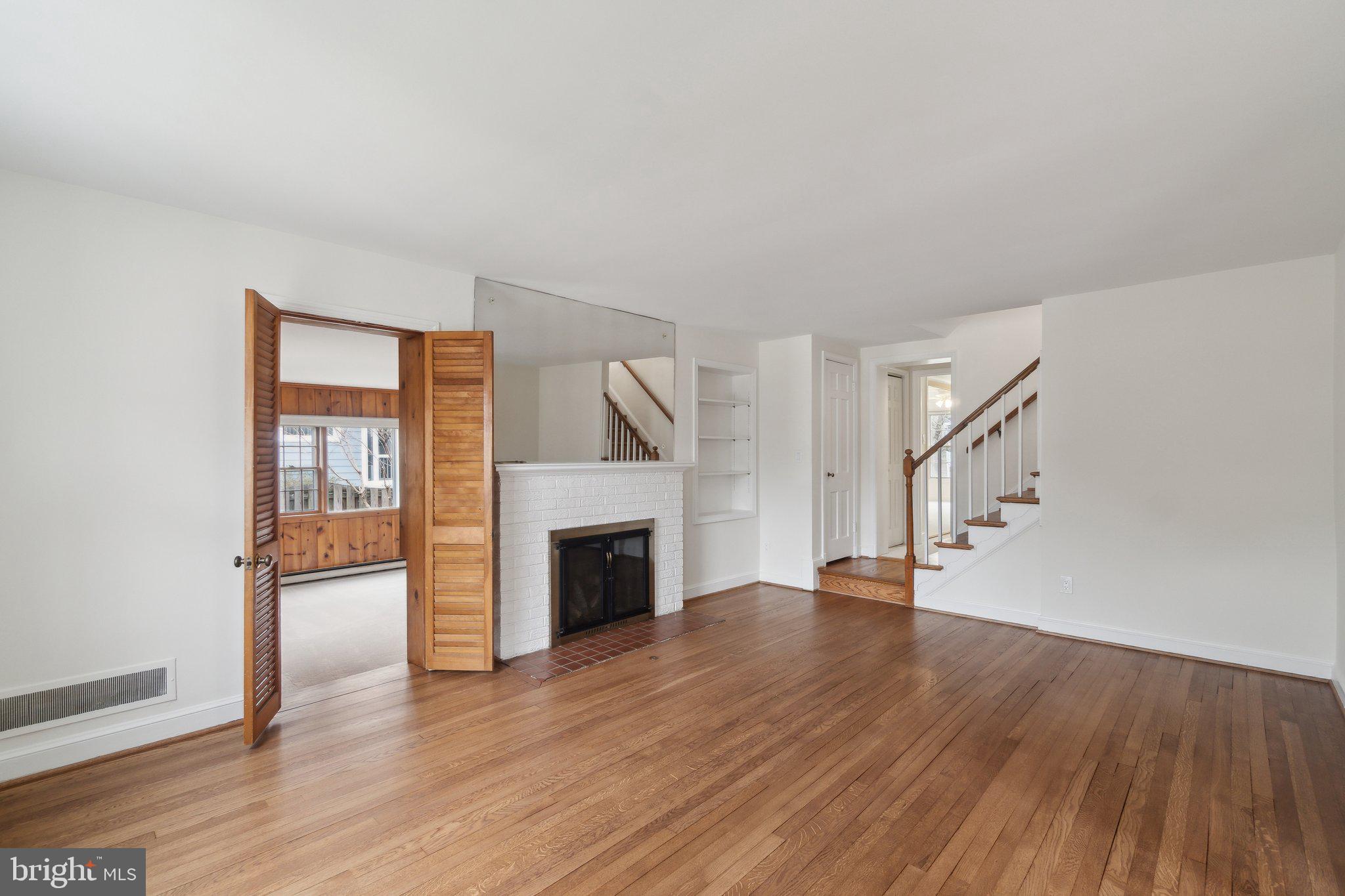 COUNTRY CLUB MANOR - Residential