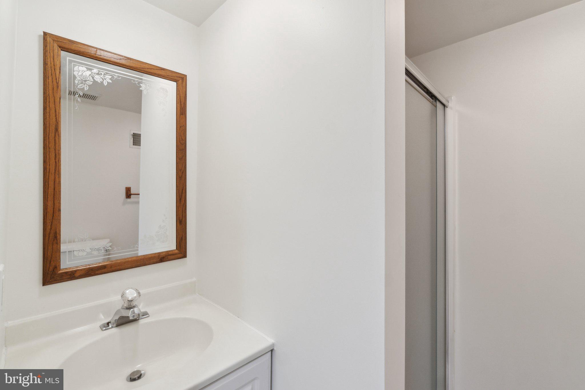 COUNTRY CLUB MANOR - Residential