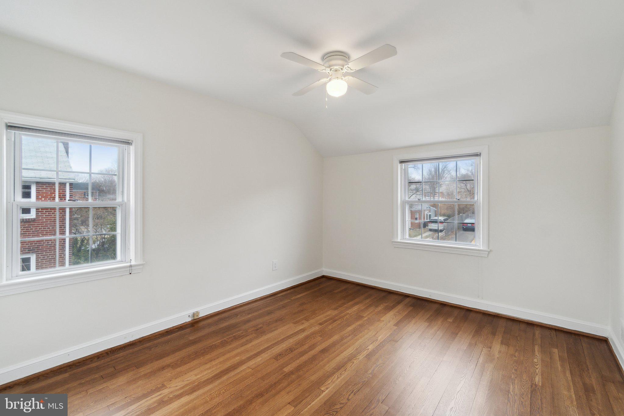 COUNTRY CLUB MANOR - Residential