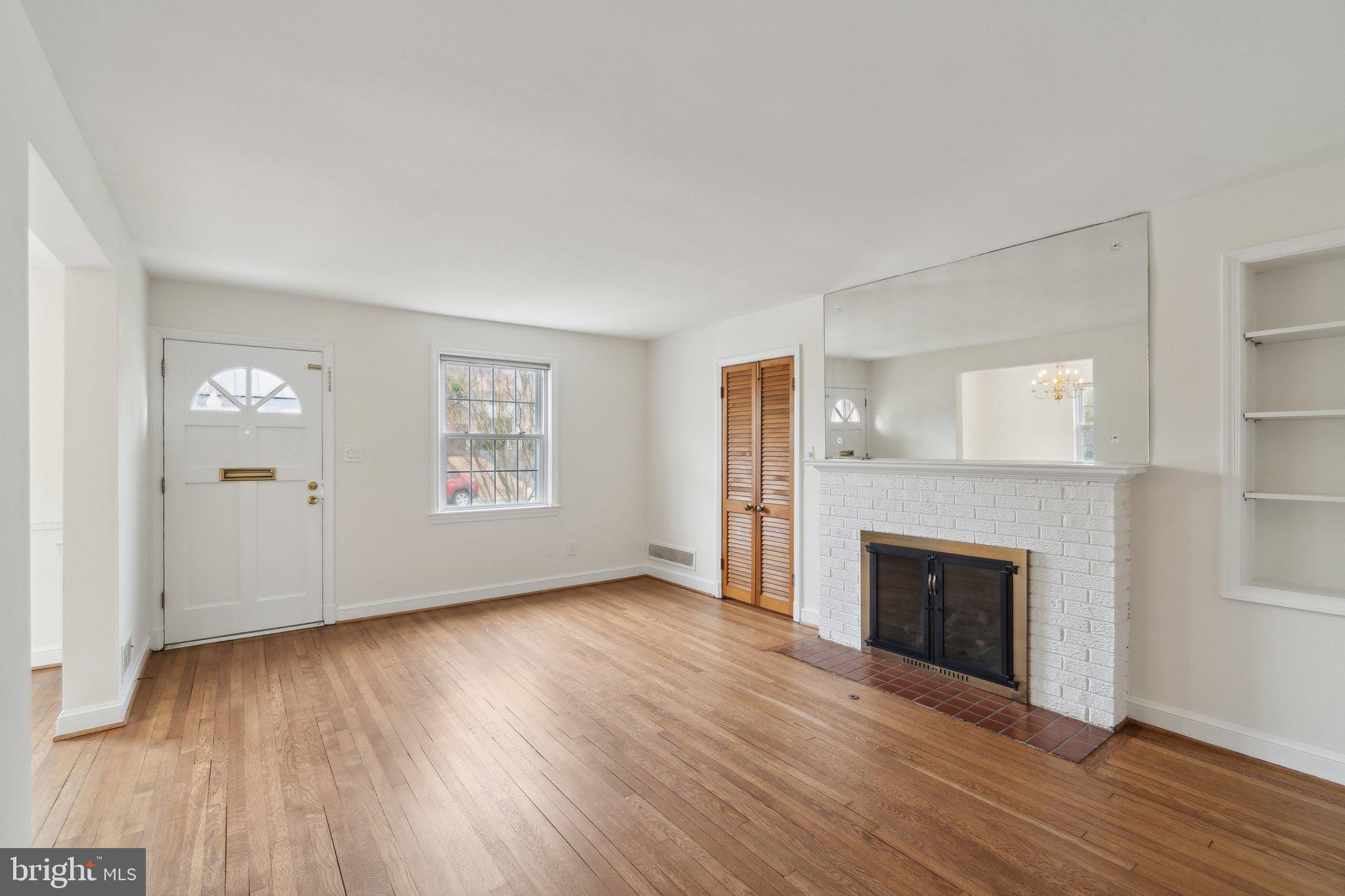 COUNTRY CLUB MANOR - Residential