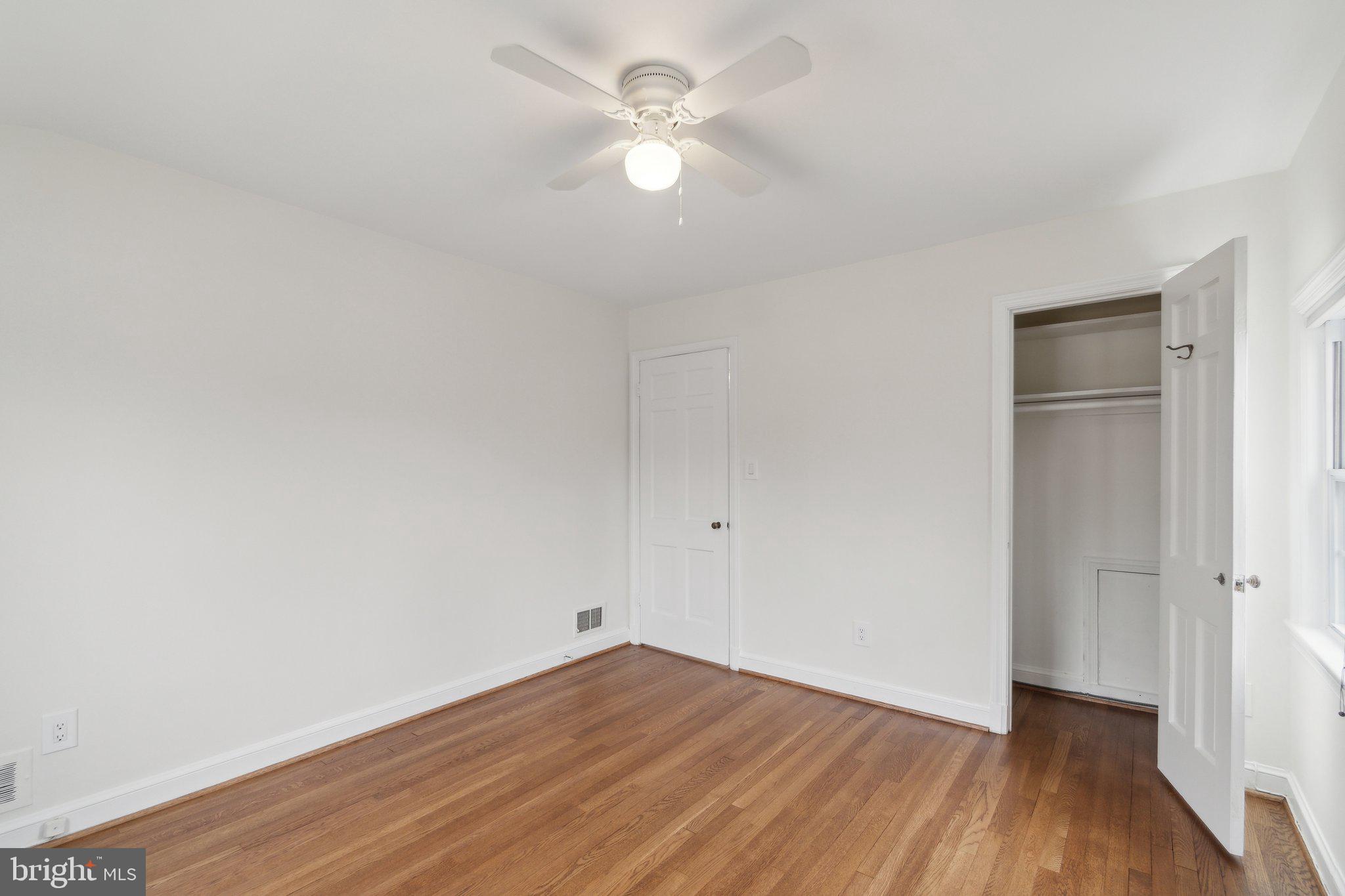 COUNTRY CLUB MANOR - Residential