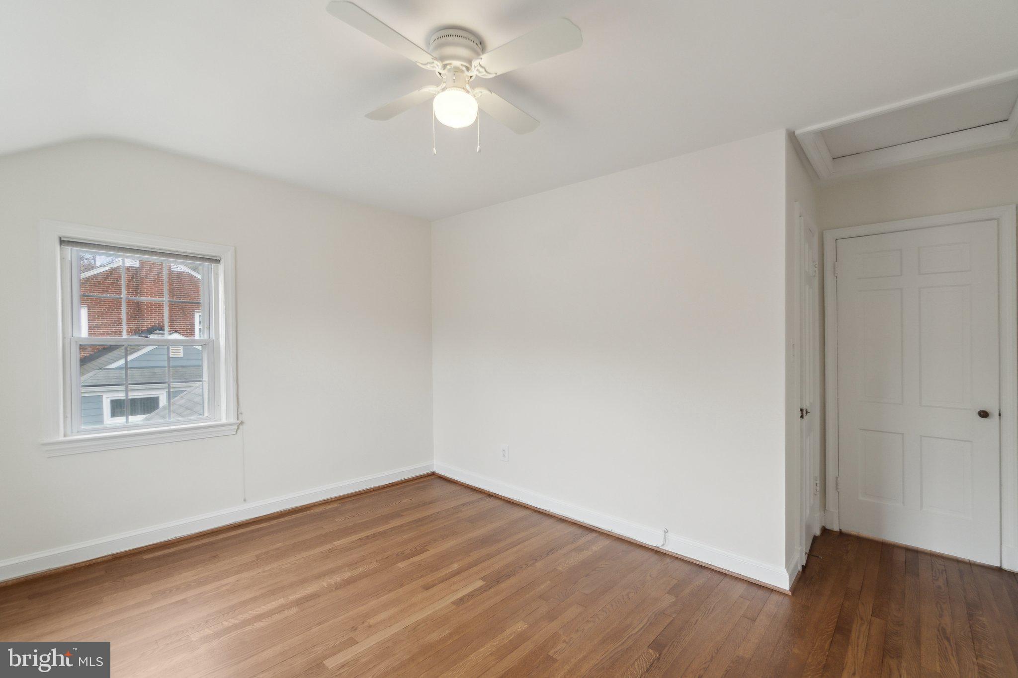 COUNTRY CLUB MANOR - Residential