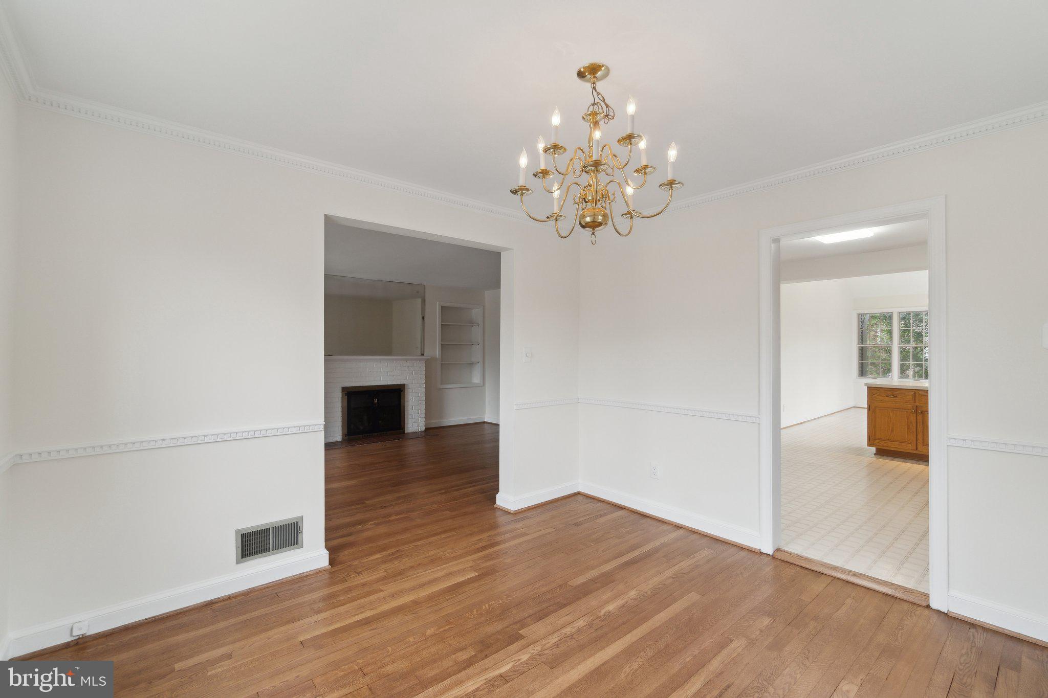 COUNTRY CLUB MANOR - Residential