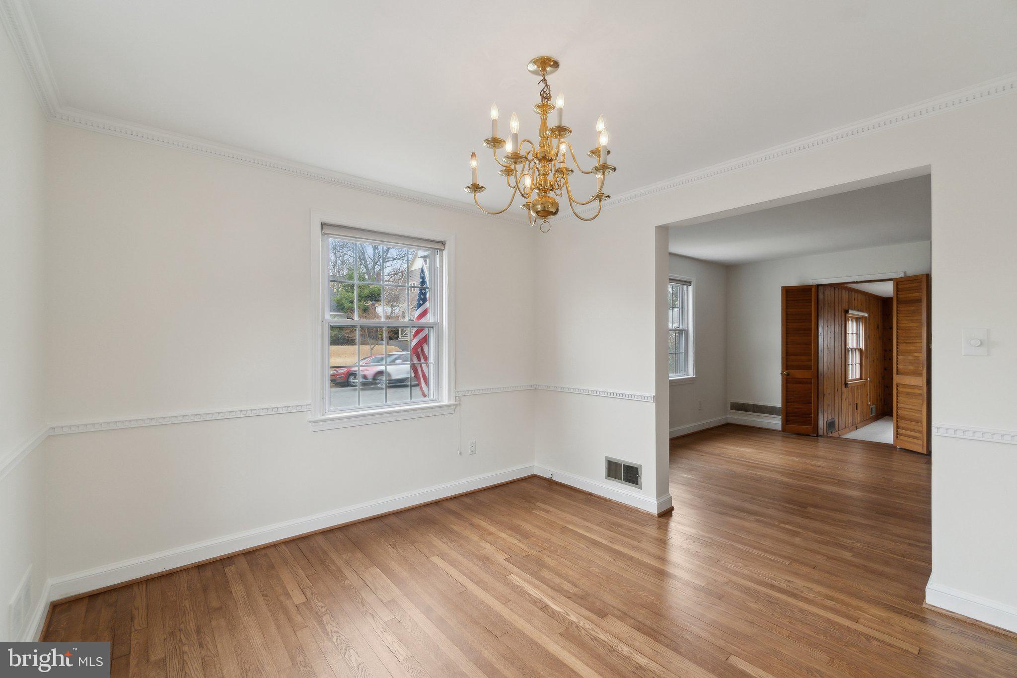 COUNTRY CLUB MANOR - Residential