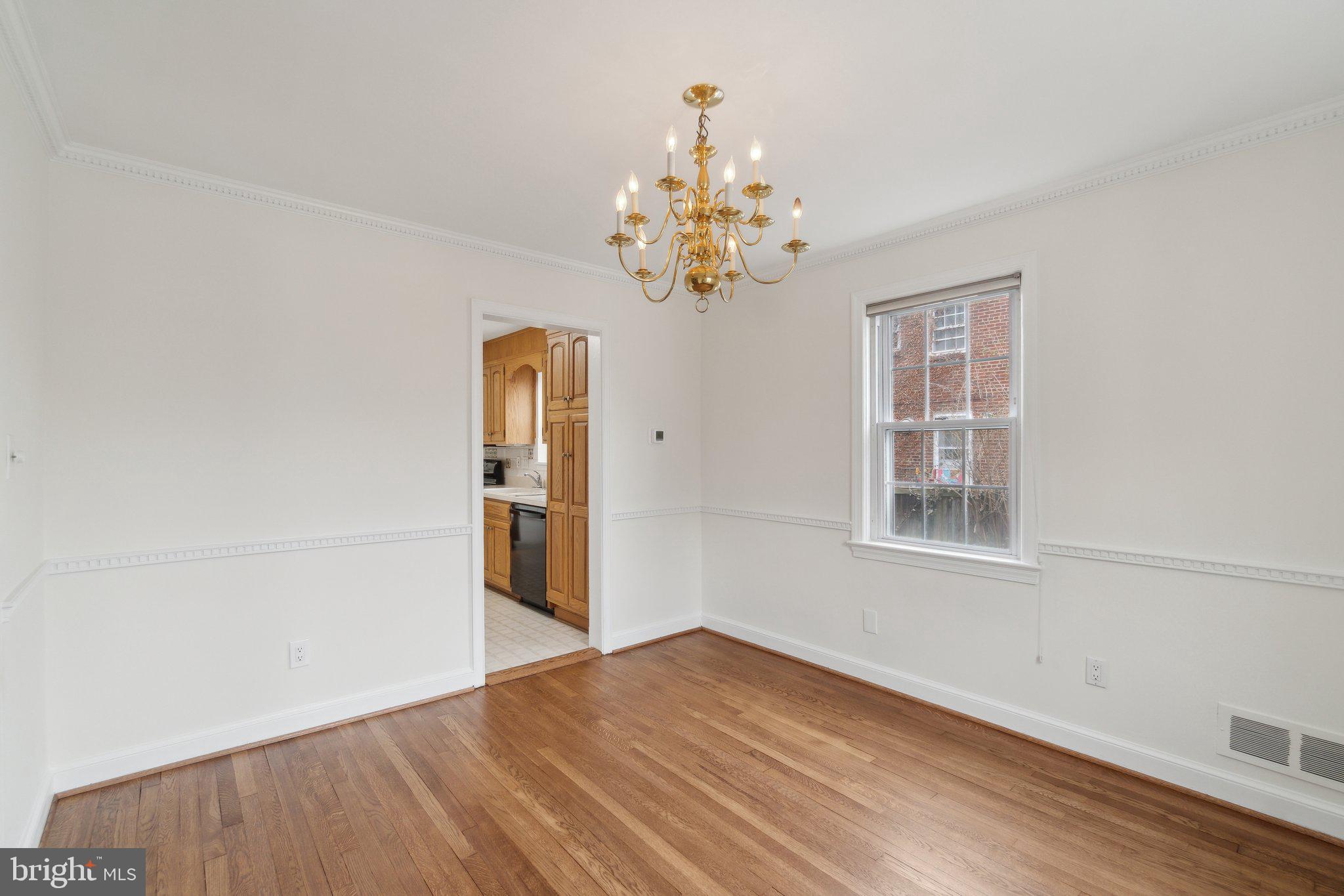 COUNTRY CLUB MANOR - Residential