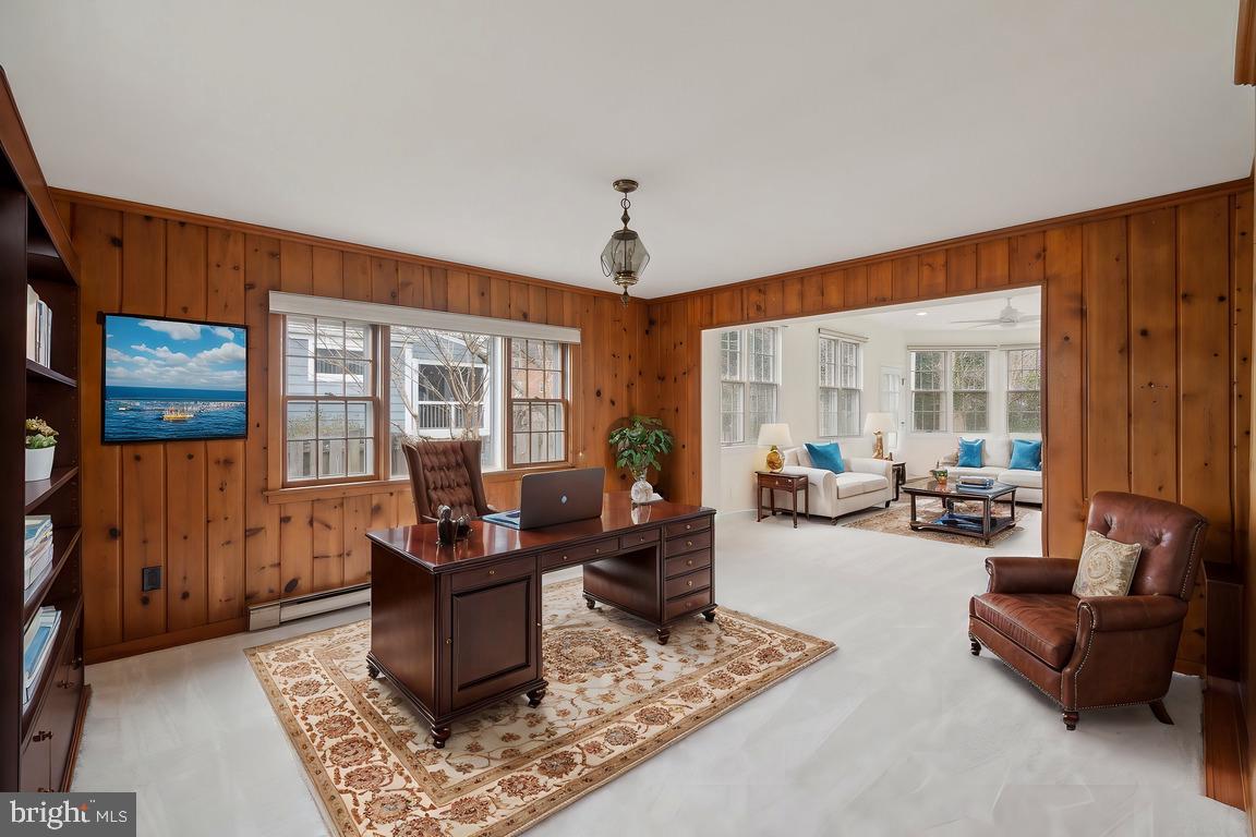 COUNTRY CLUB MANOR - Residential