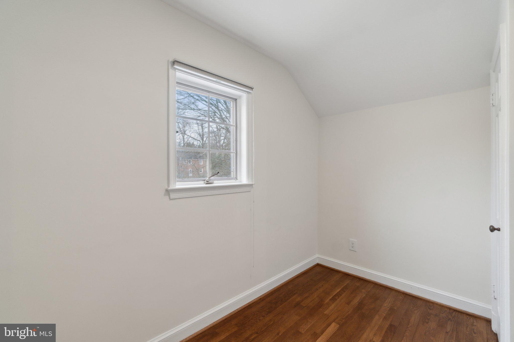 COUNTRY CLUB MANOR - Residential