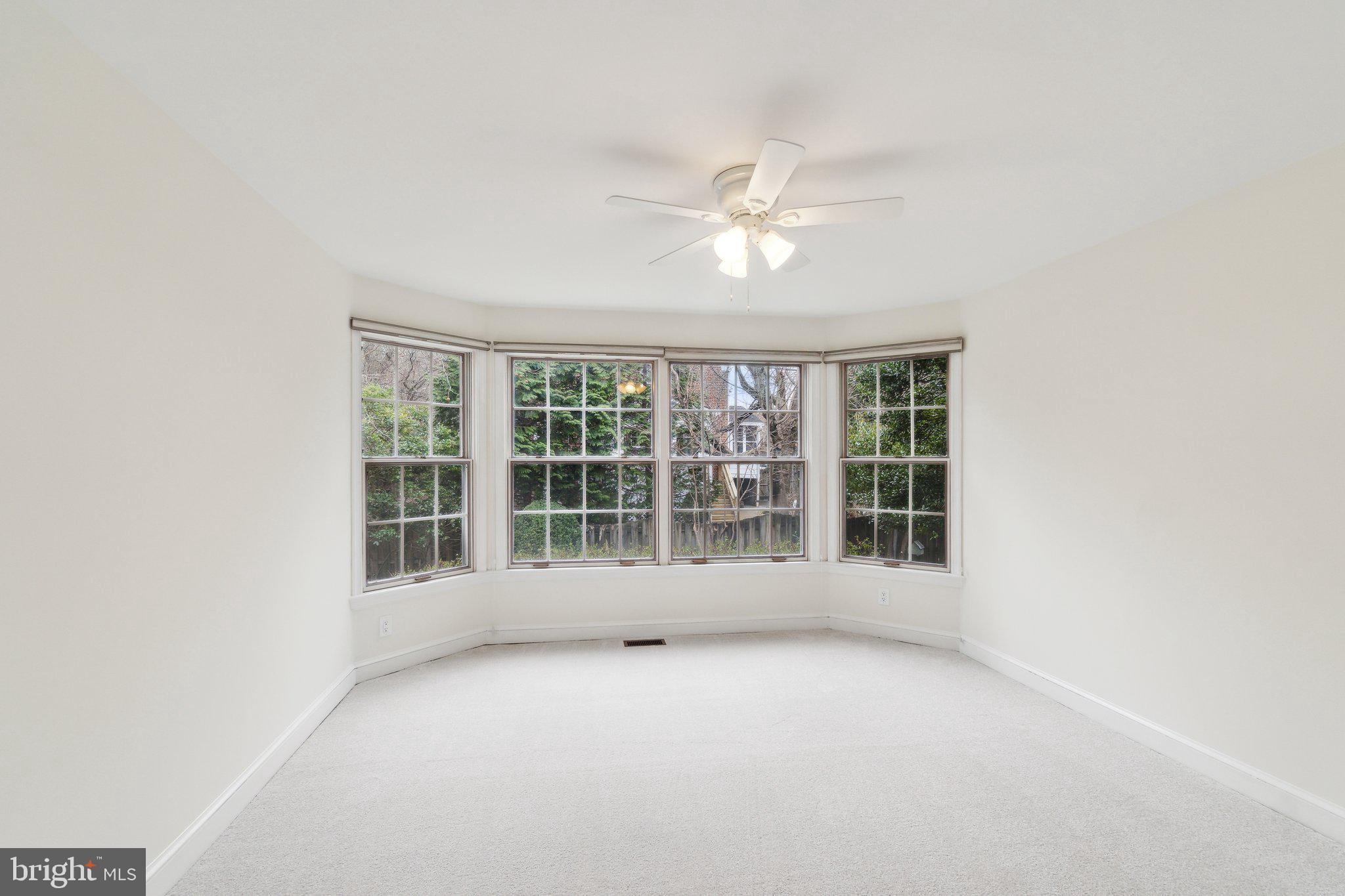 COUNTRY CLUB MANOR - Residential