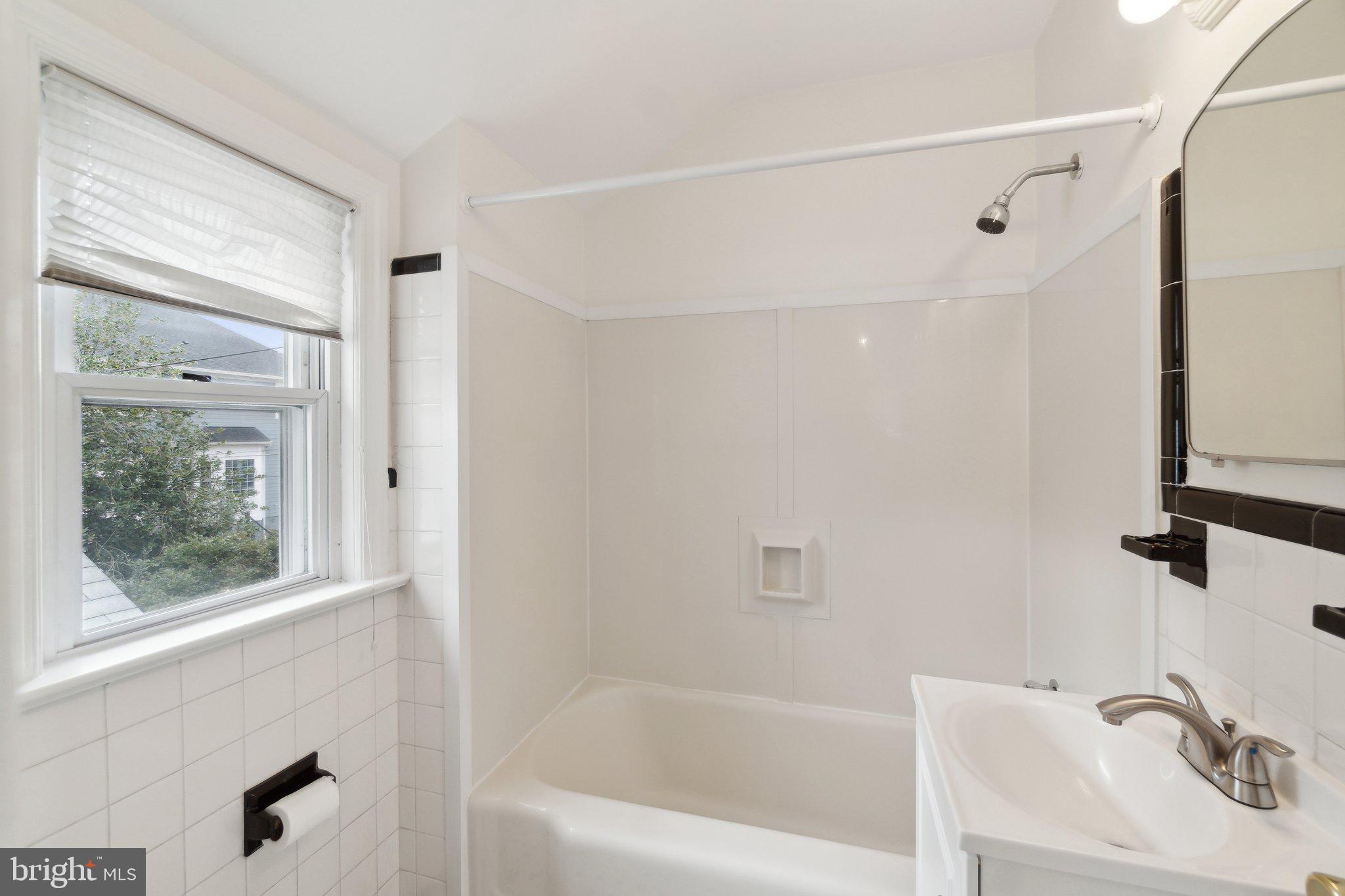 COUNTRY CLUB MANOR - Residential