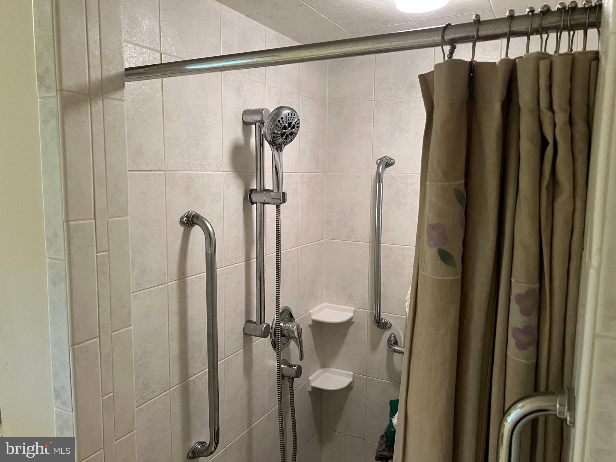 FOUNTAIN HEAD - Residential