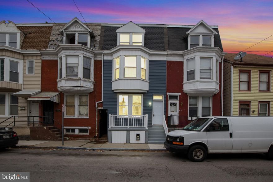 Back Active!! 
Modern and fully renovated single family home. 5 bedrooms, 2 full bathrooms and off street parking with brand new windows, water heater, roof, plumbing and electric. Modern flooring, interior lighting, and beautiful exposed brick has this charming home ready for its new owner. Within walking distance of York College and just minutes from the historical York Fairgrounds. 
Come see all that this home has to offer, you won't be disappointed.