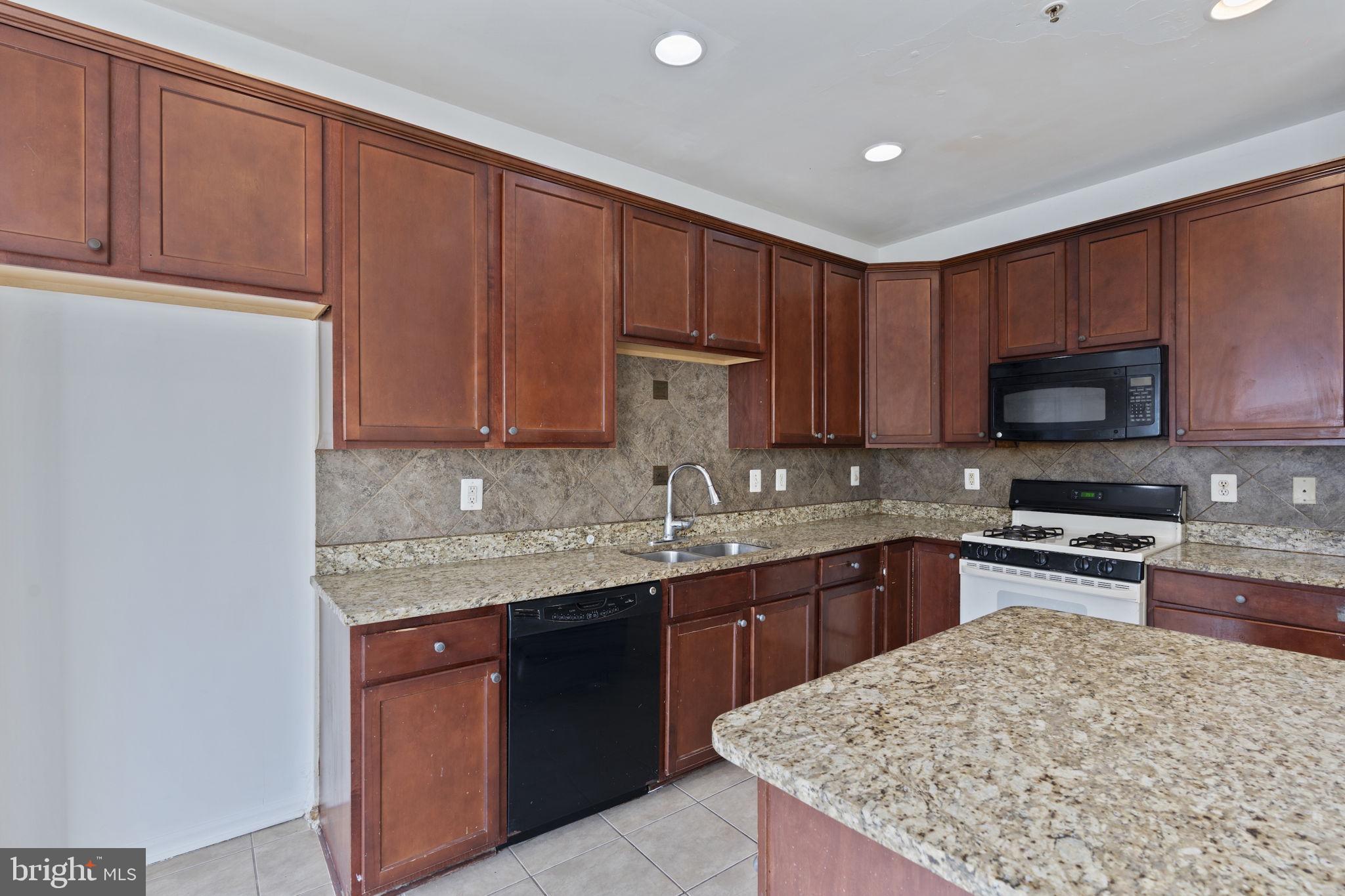 MIRAMAR LANDING - Residential