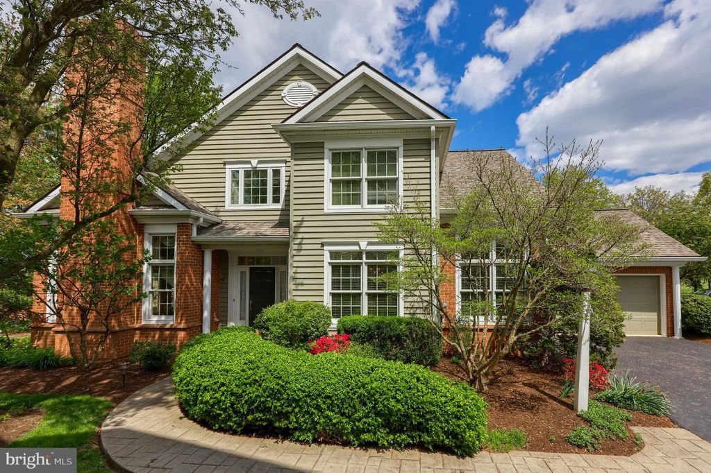 Photo of 58 FARMVIEW LN, LITITZ, PA 17543 (MLS # PALA2031900)