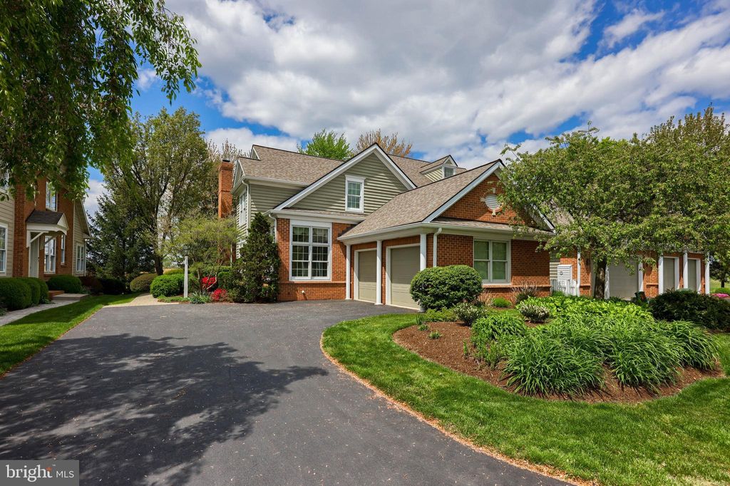 Photo of 58 FARMVIEW LN, LITITZ, PA 17543 (MLS # PALA2031900)