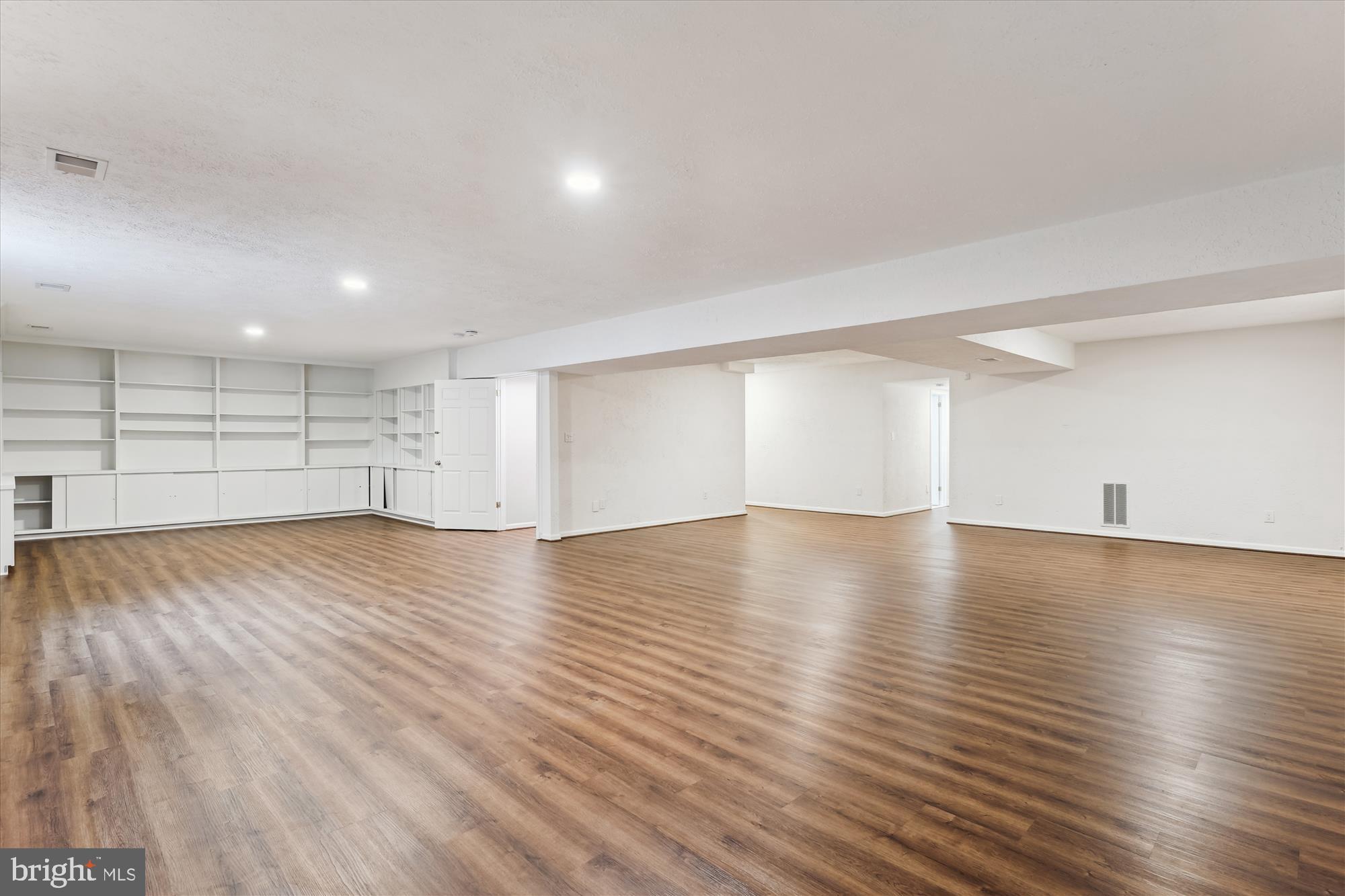 POTOMAC VILLAGE - Residential