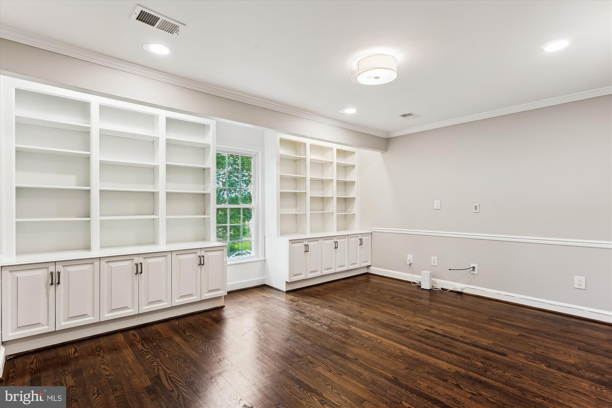 POTOMAC VILLAGE - Residential