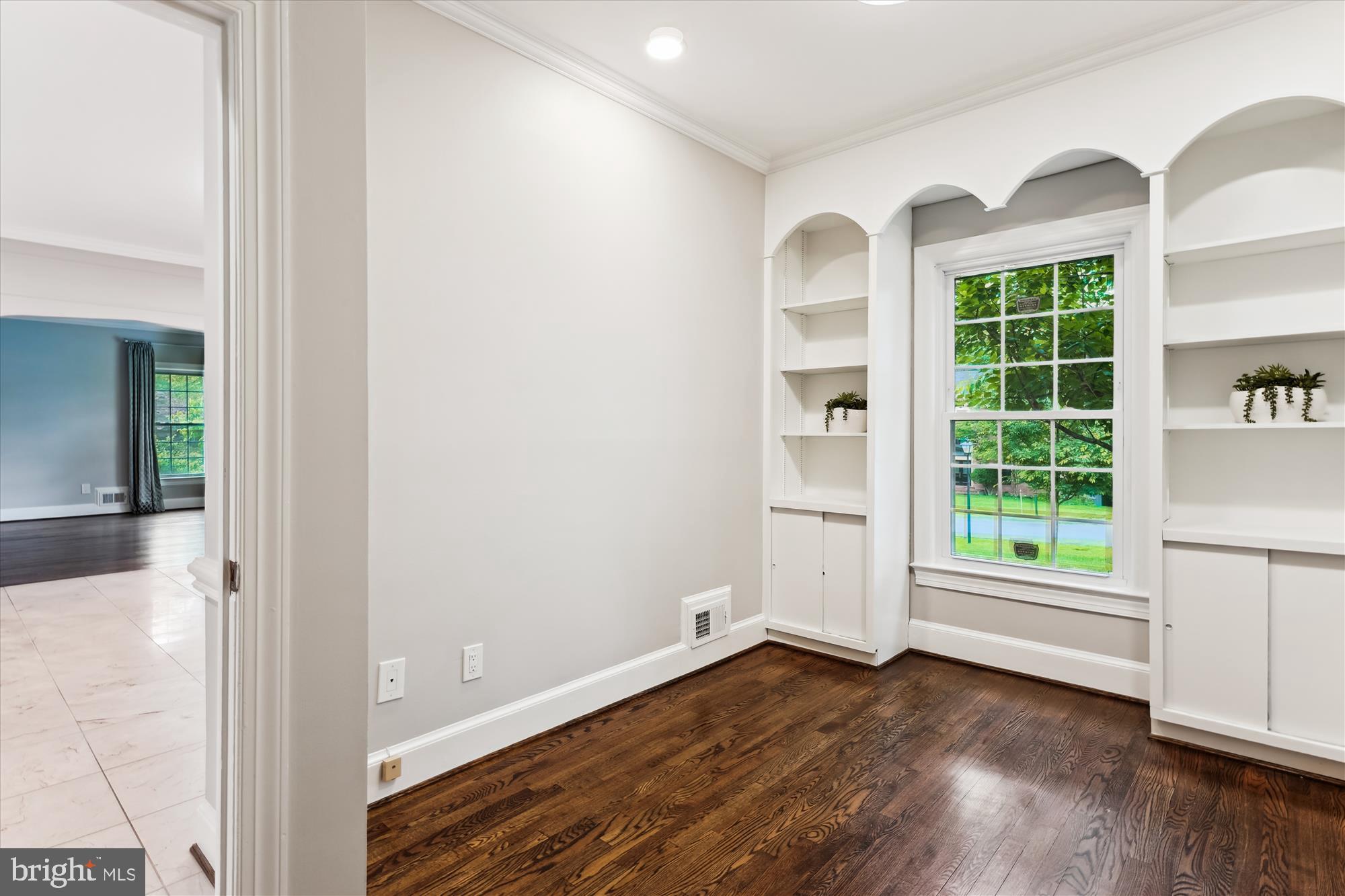 POTOMAC VILLAGE - Residential