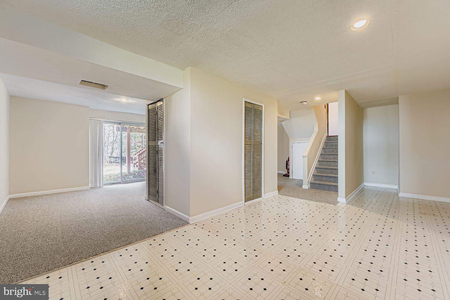 SEVEN OAKS - Residential