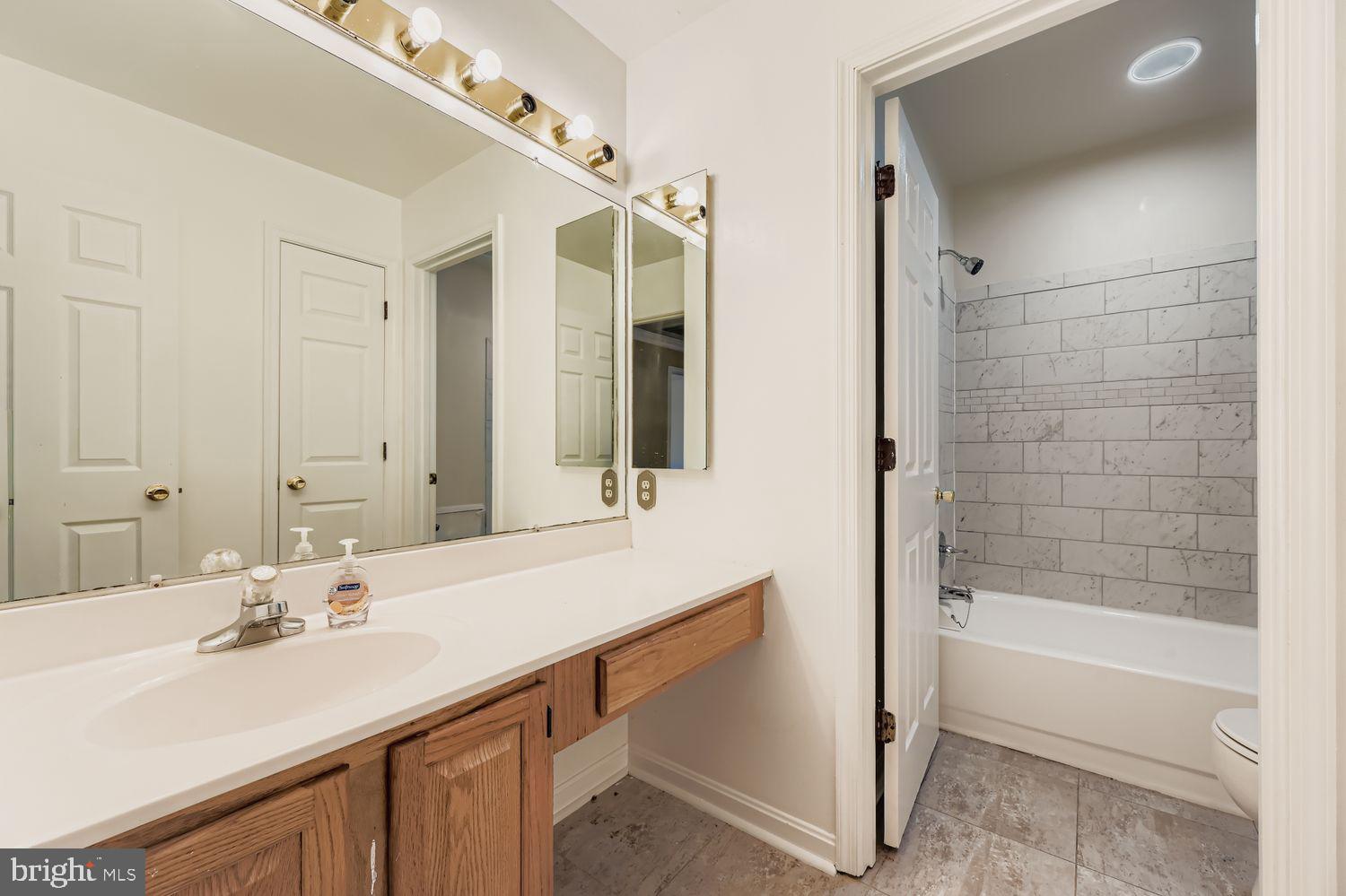 SEVEN OAKS - Residential