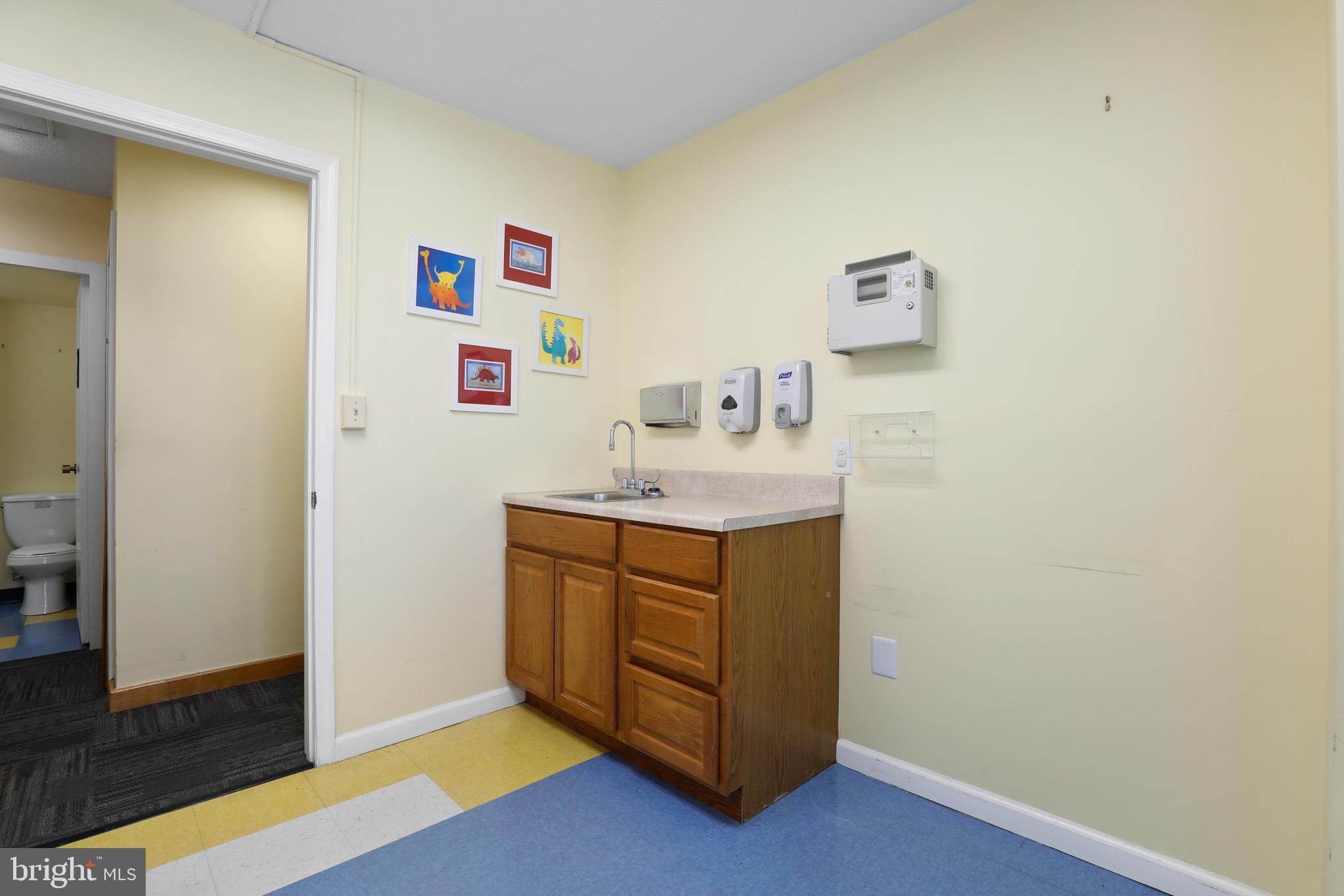 CHARLES VILLAGE - Commercial Sale