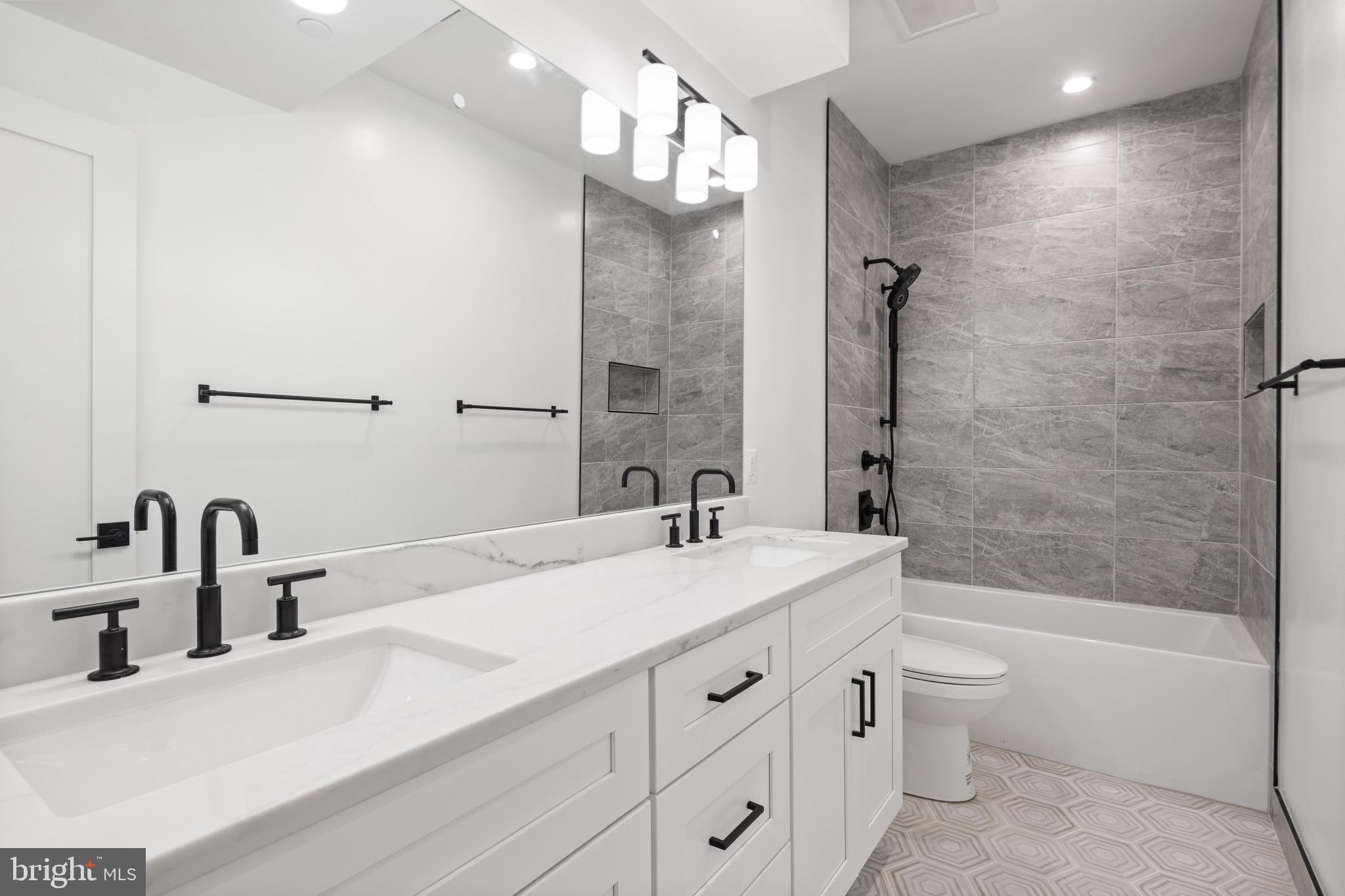 NORTH CLEVELAND PARK - Residential