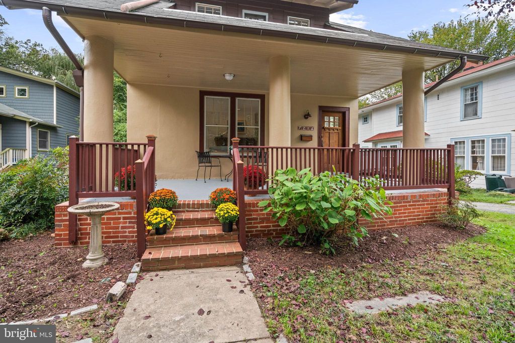Photo of 7216 Spruce Avenue, TAKOMA PARK, MD 20912 (MLS # MDMC2202560)