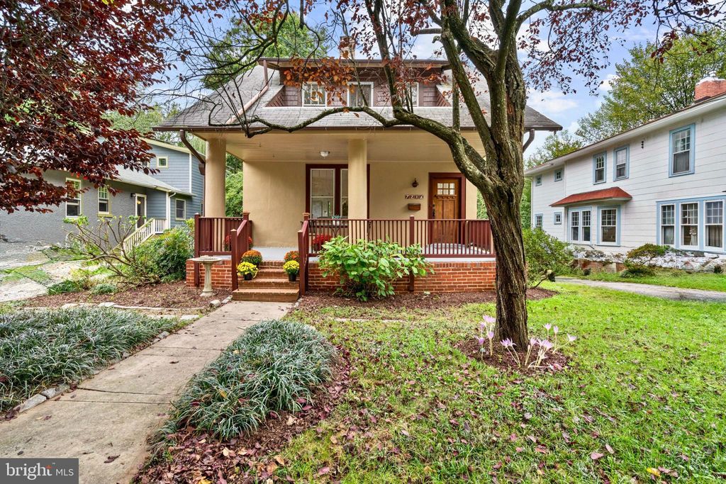 Photo of 7216 Spruce Avenue, TAKOMA PARK, MD 20912 (MLS # MDMC2202560)